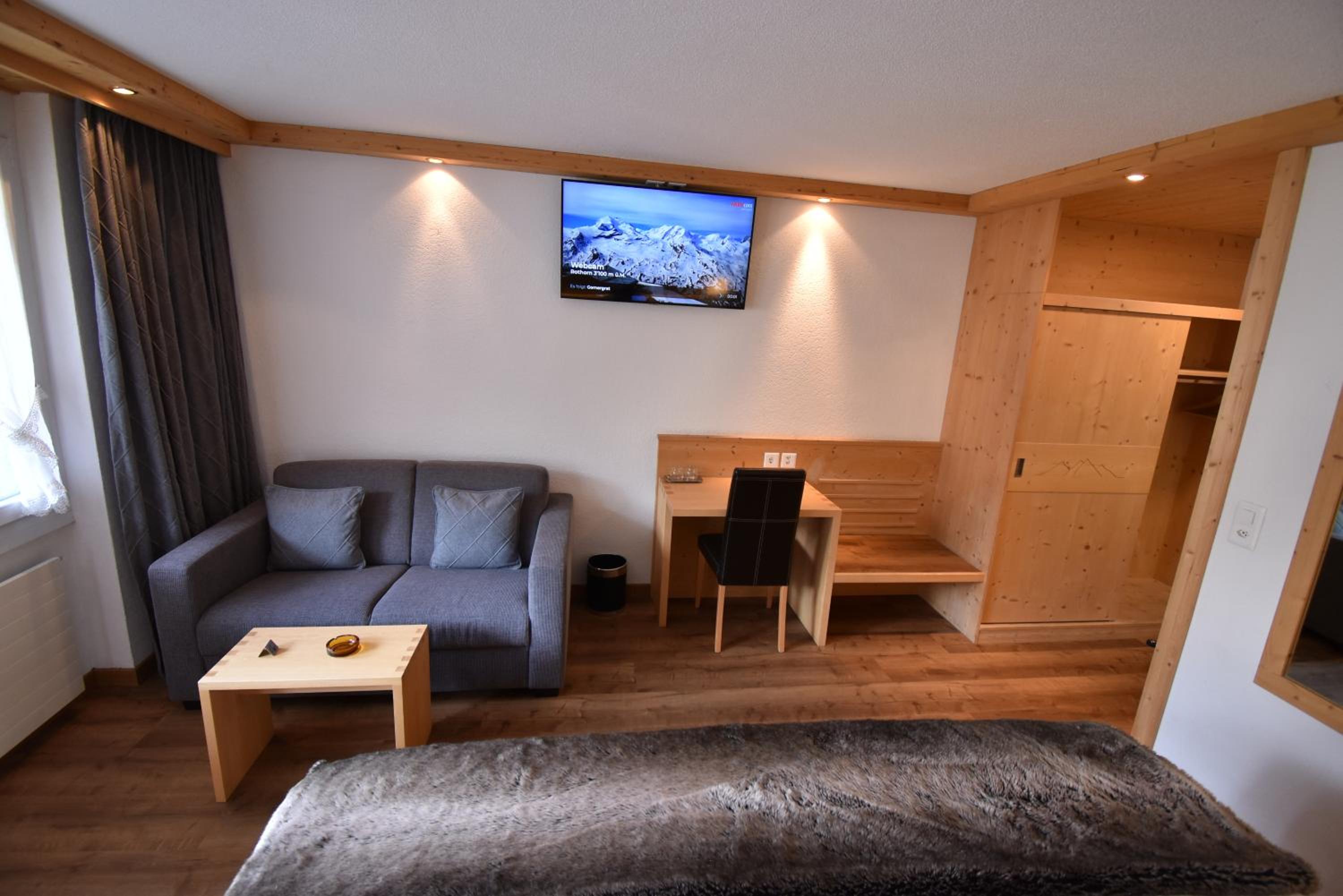 Twin Room with Balcony - Photo 2