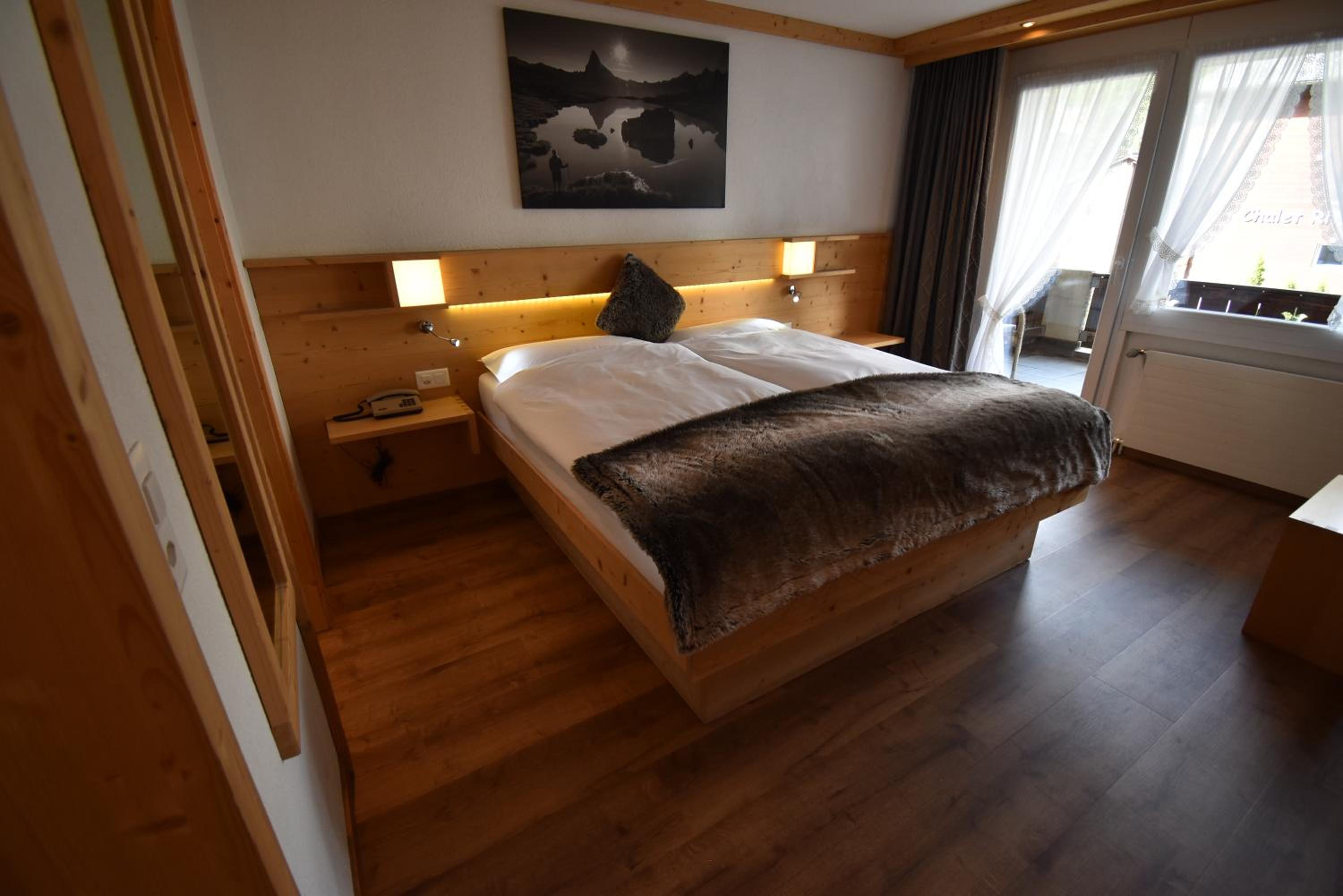 Twin Room with Balcony - Photo 11