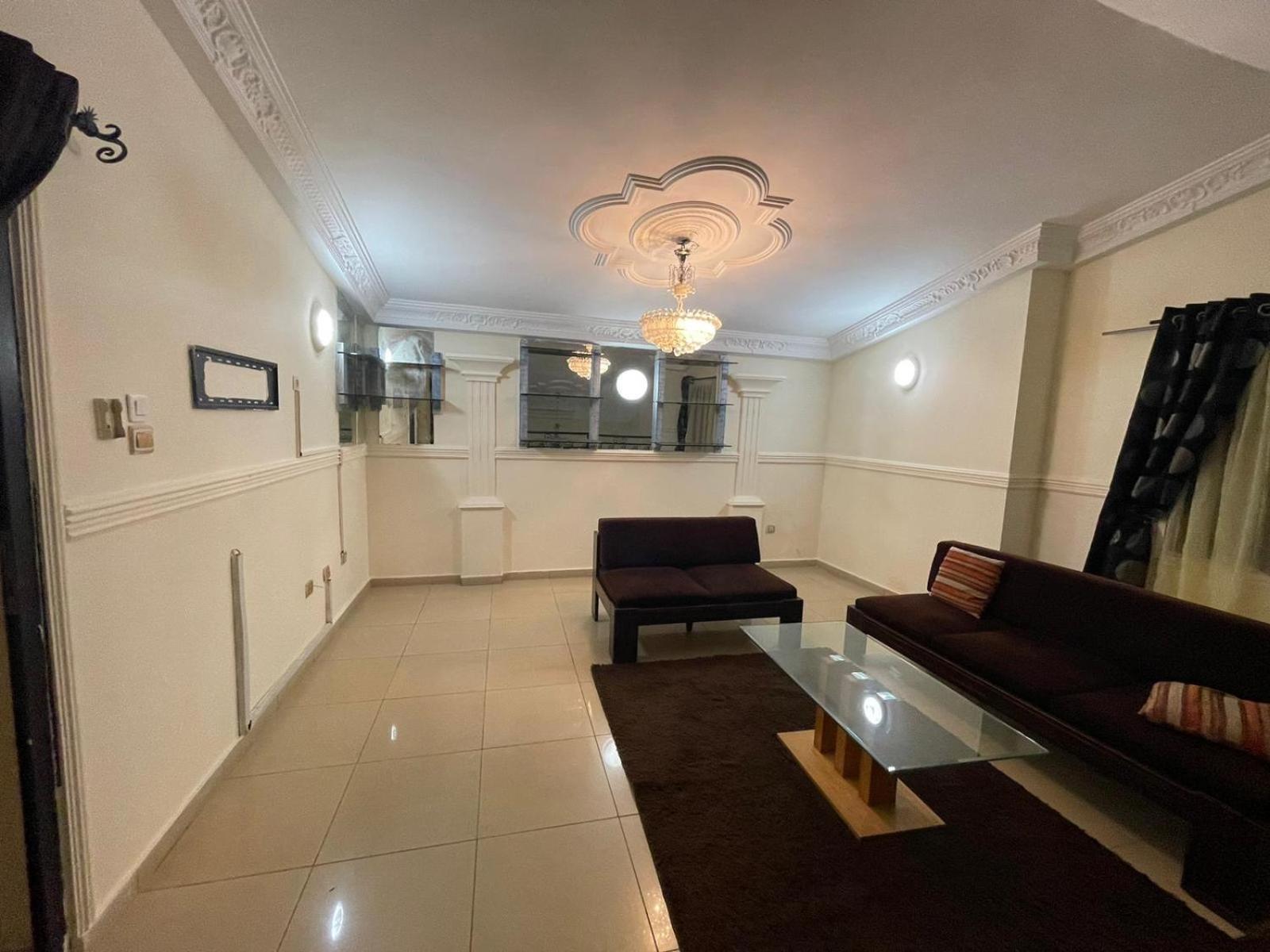Eight-Bedroom House photo 1