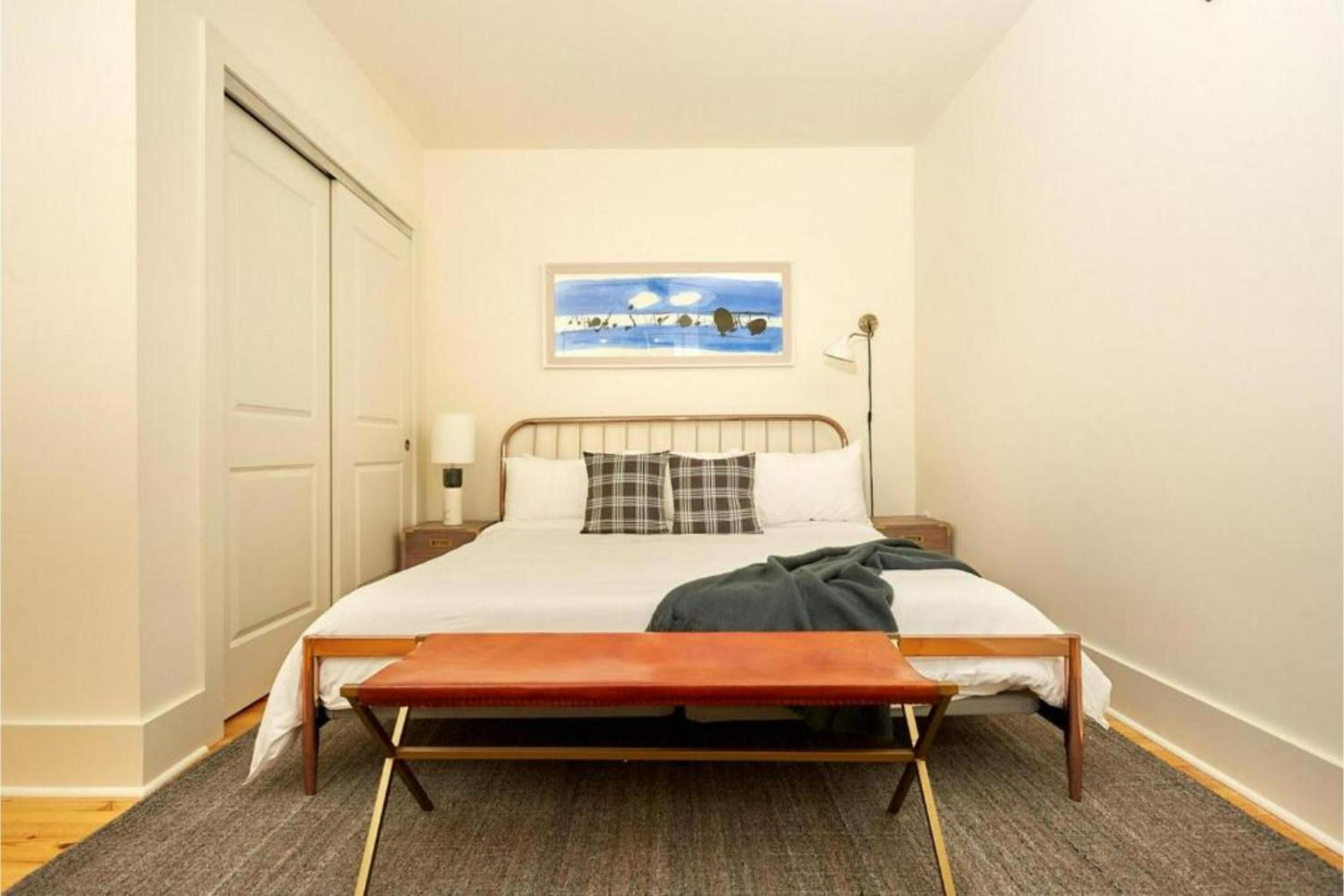 Guest room, king bed with Shared kitchen