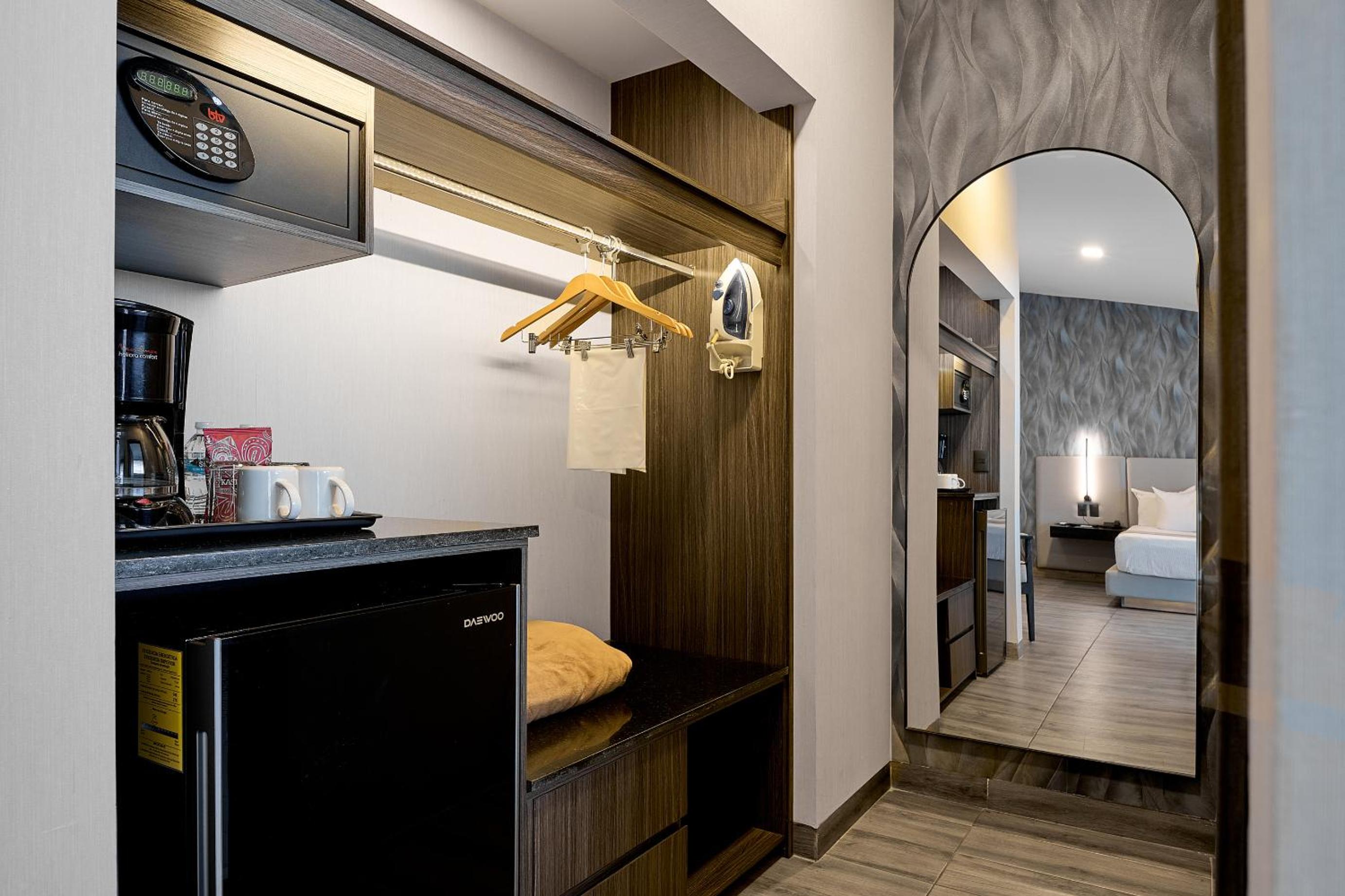 Deluxe Junior Suite photo 3