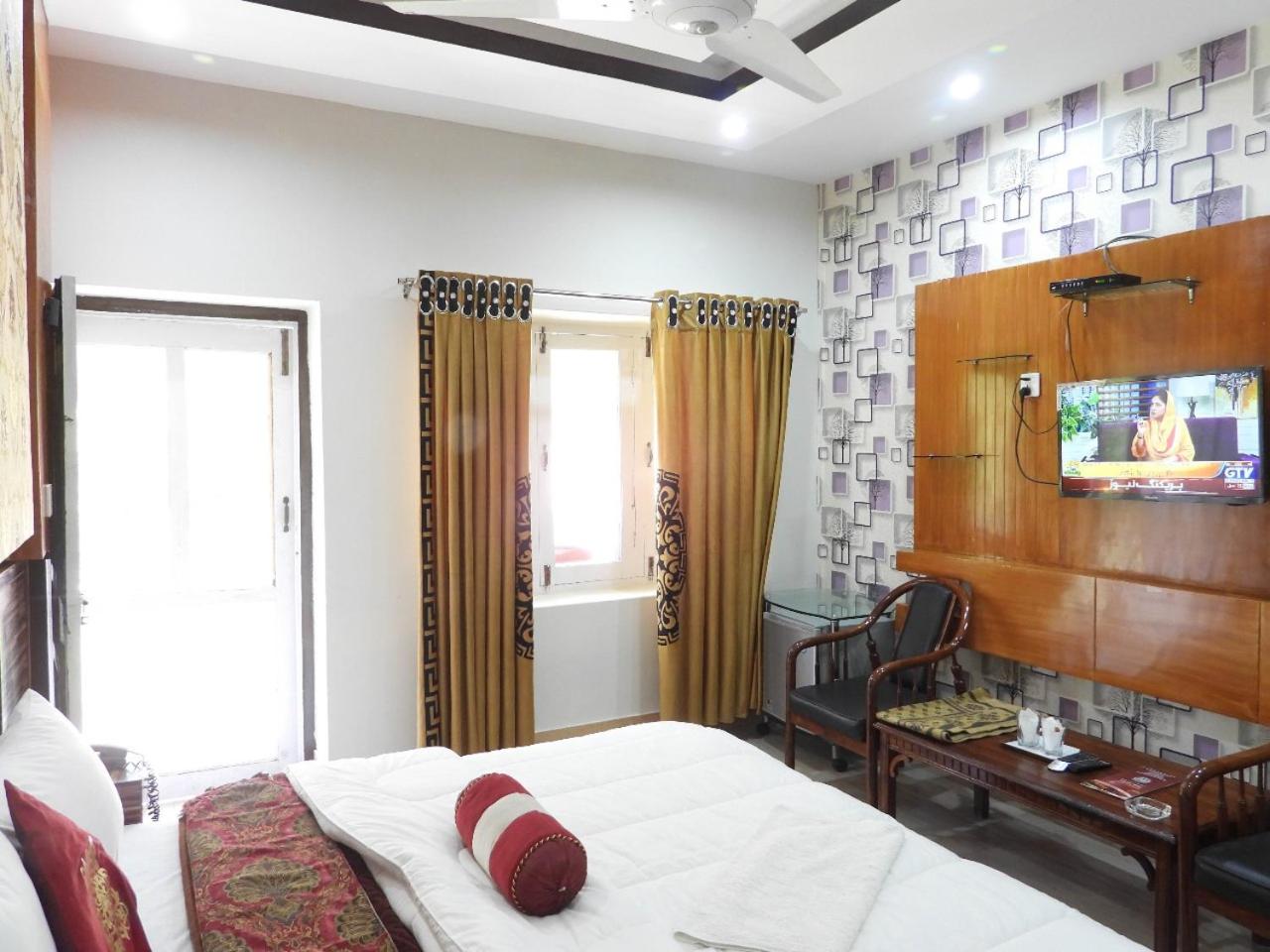 Deluxe Family Room