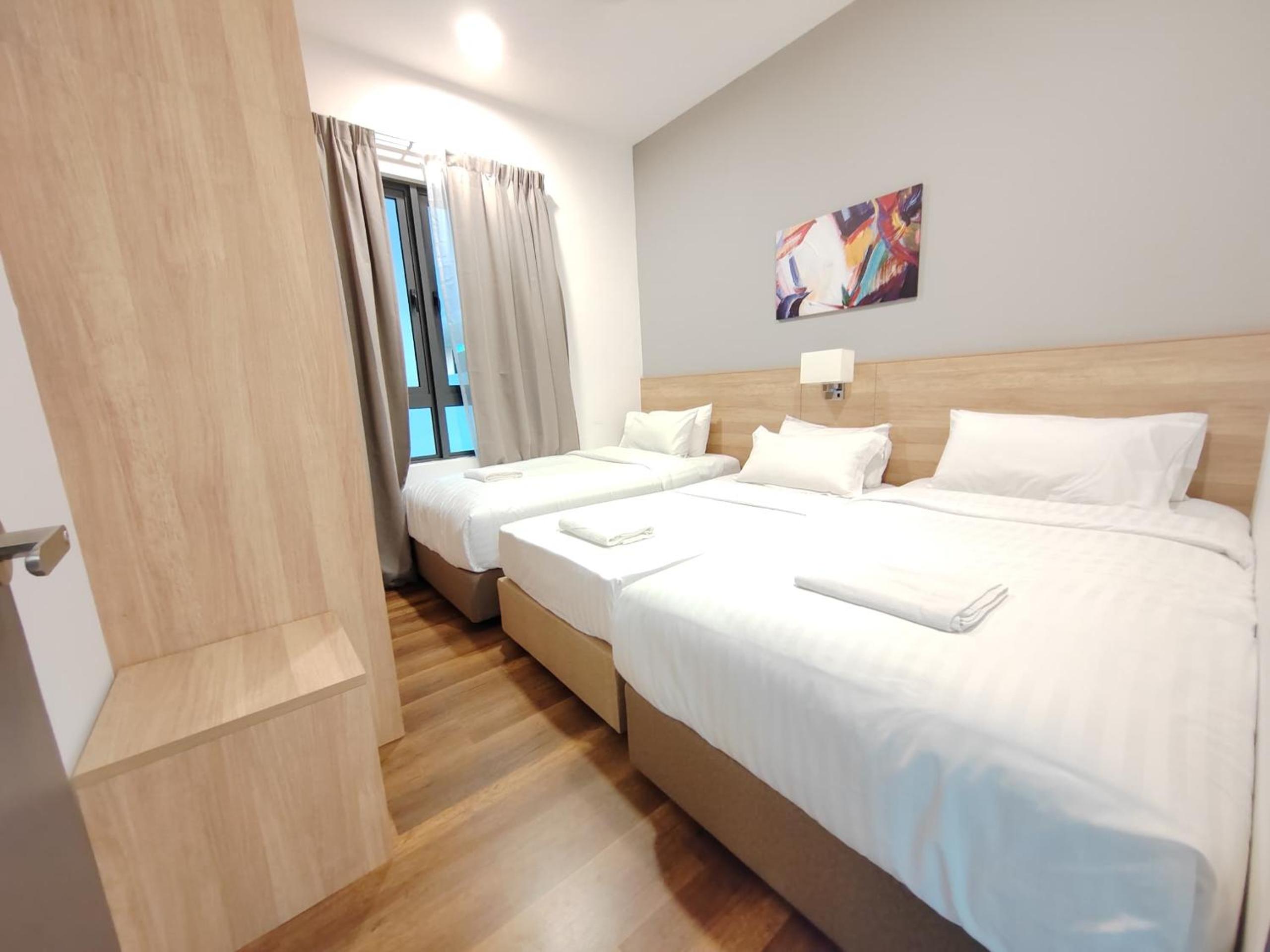 King Suite with Balcony - Photo 9