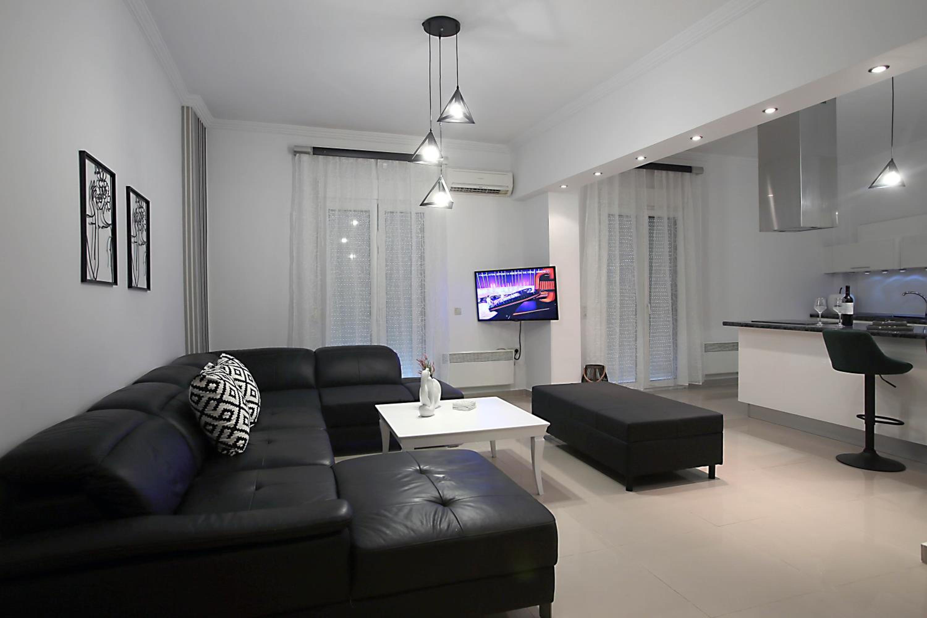 One-Bedroom Apartment photo 2