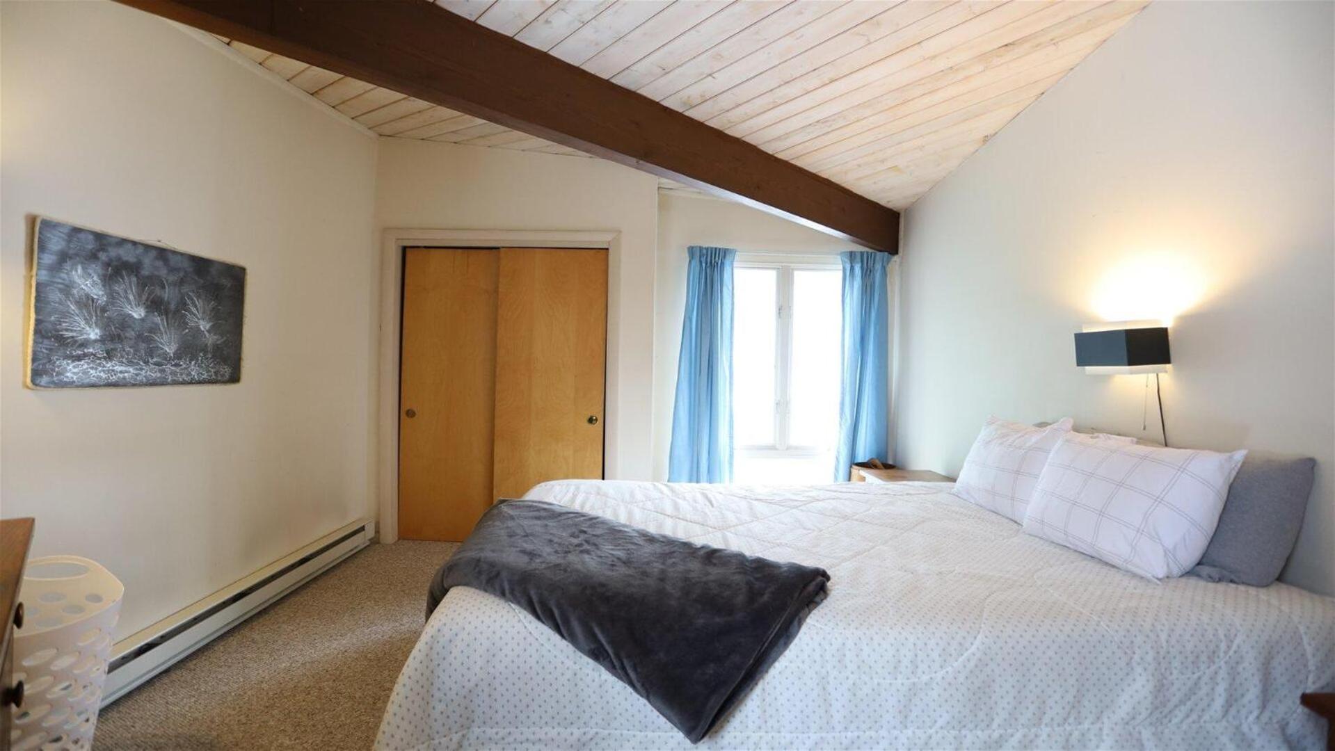 Three-Bedroom Vacation Home  photo 2