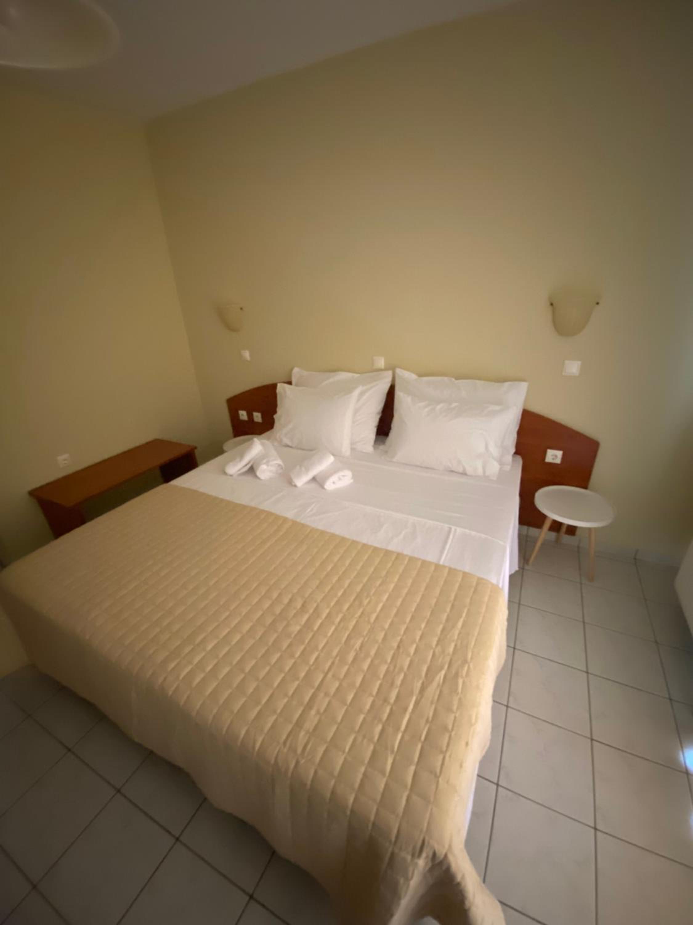 Standard Twin Room - Photo 5