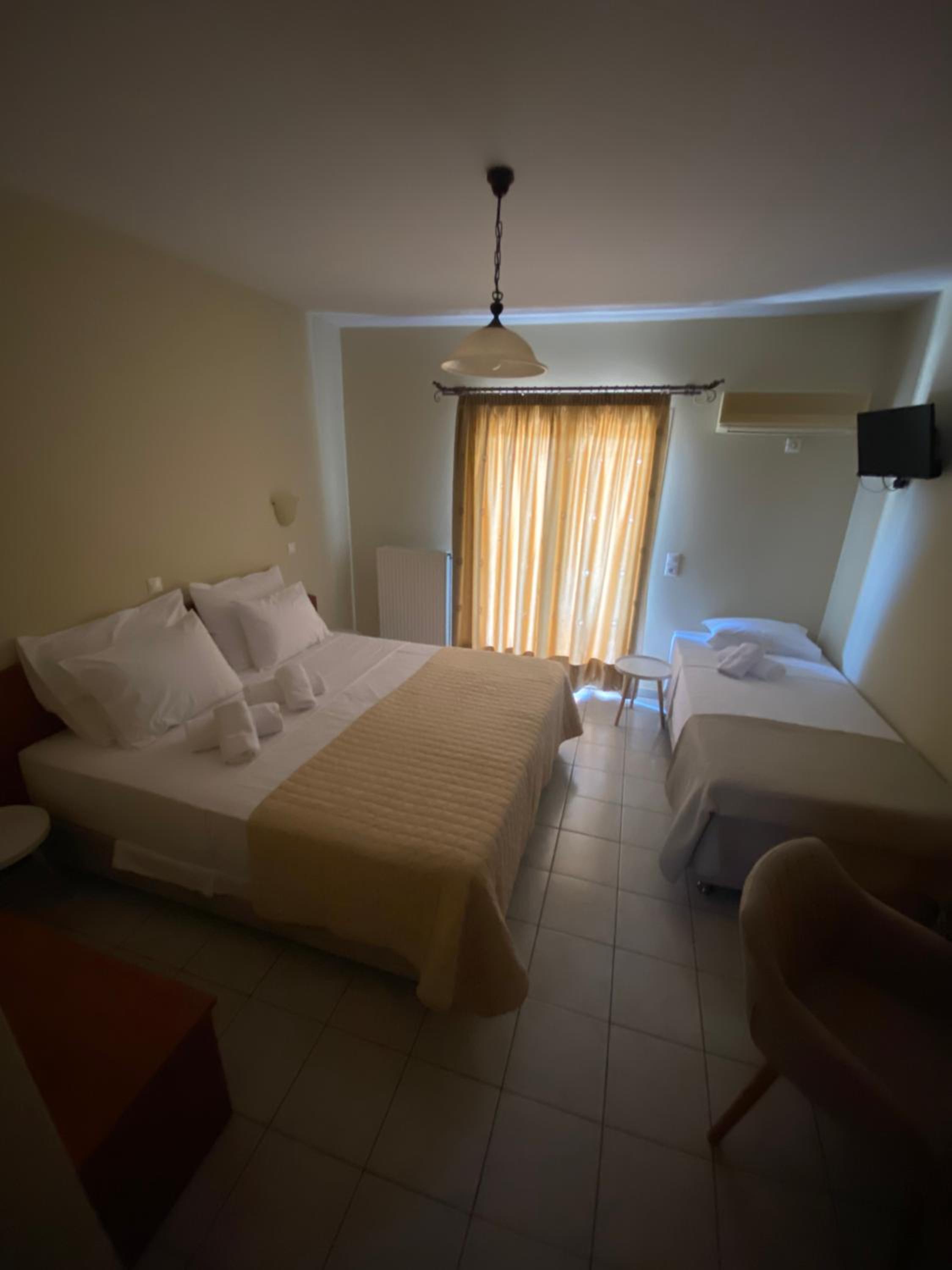 Standard Twin Room - Photo 7
