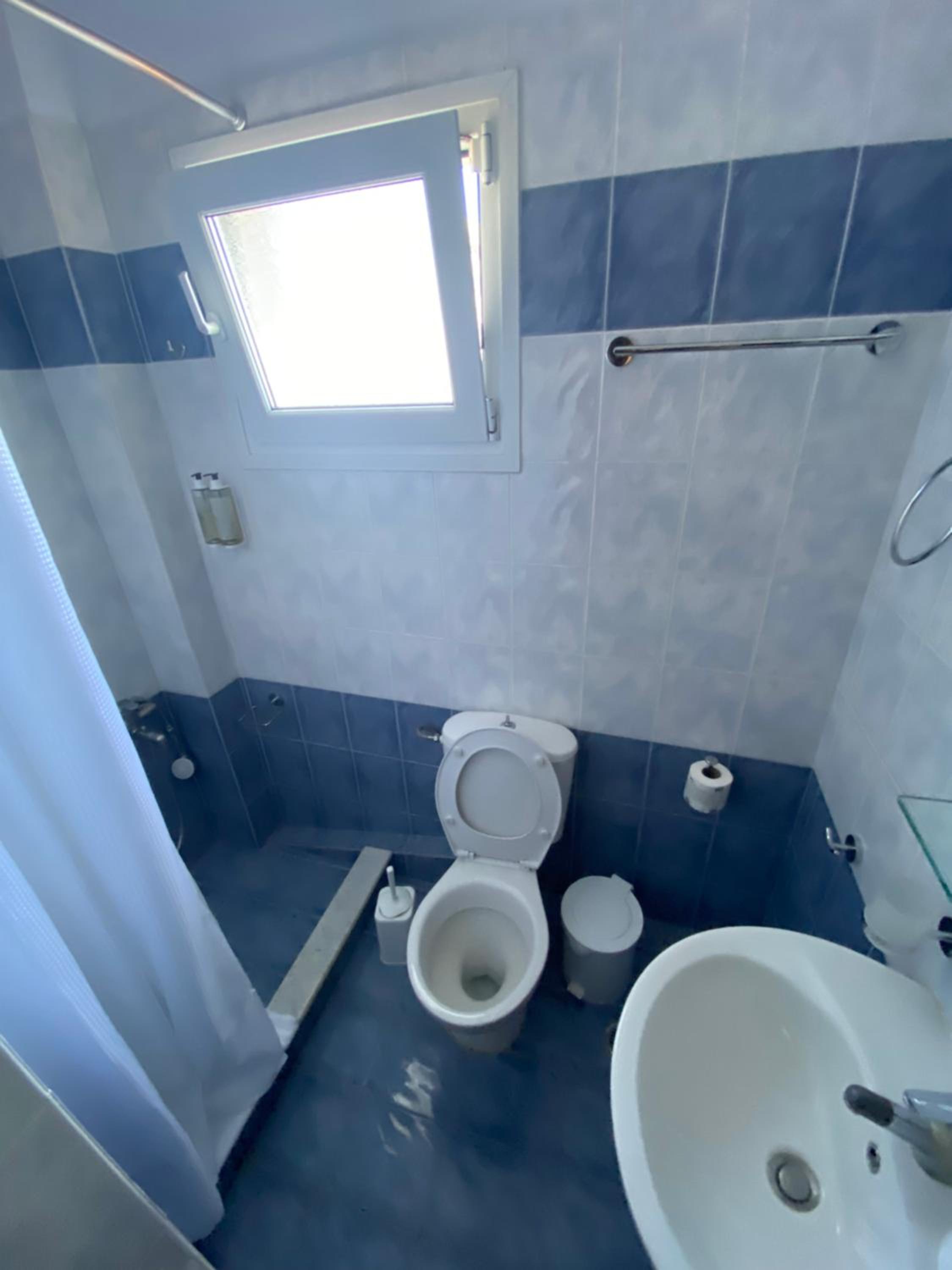 Standard Twin Room - Photo 12