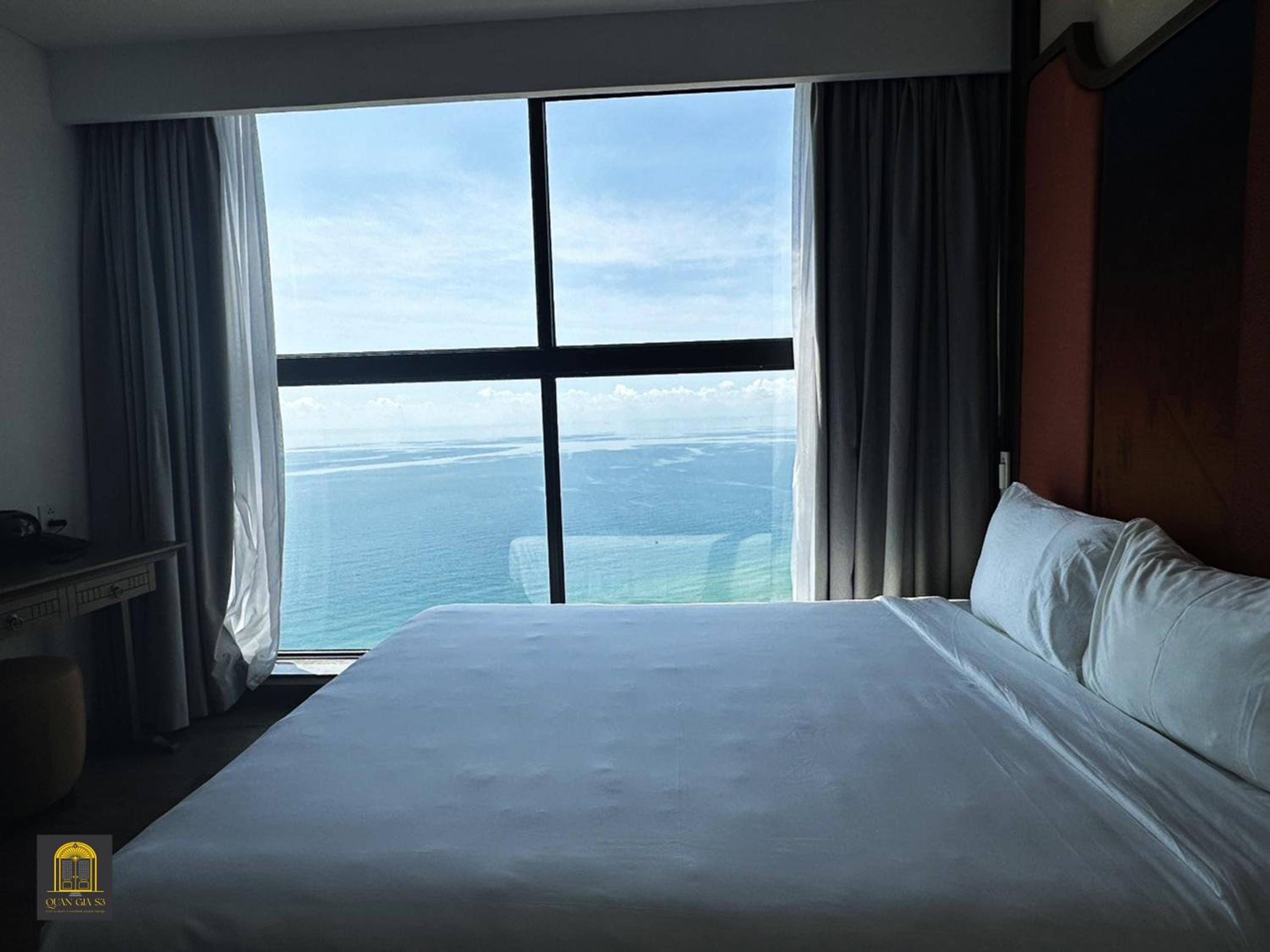 Two-Bedroom Apartment with Balcony and Sea View photo 3