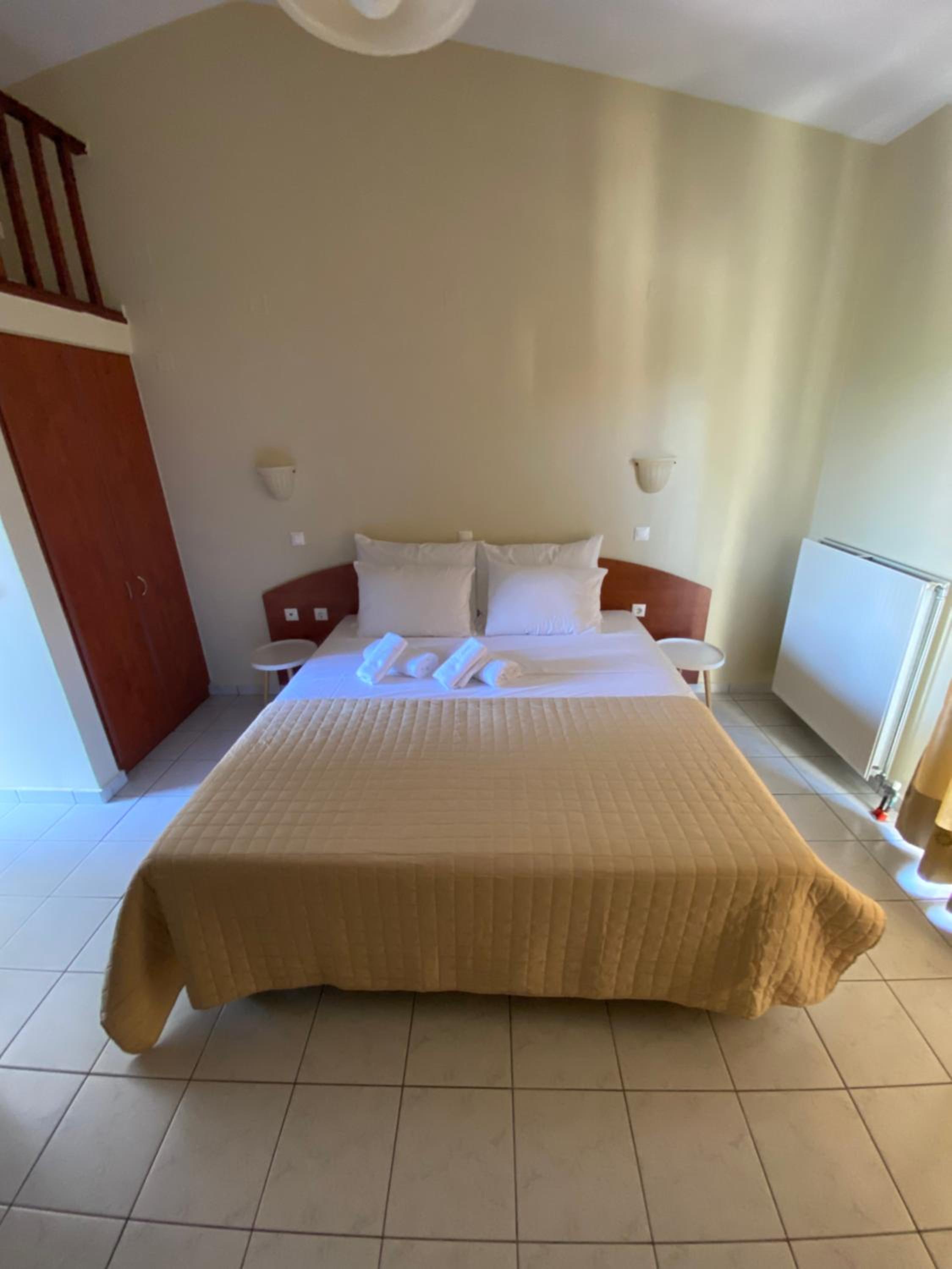 Standard Twin Room - Photo 10