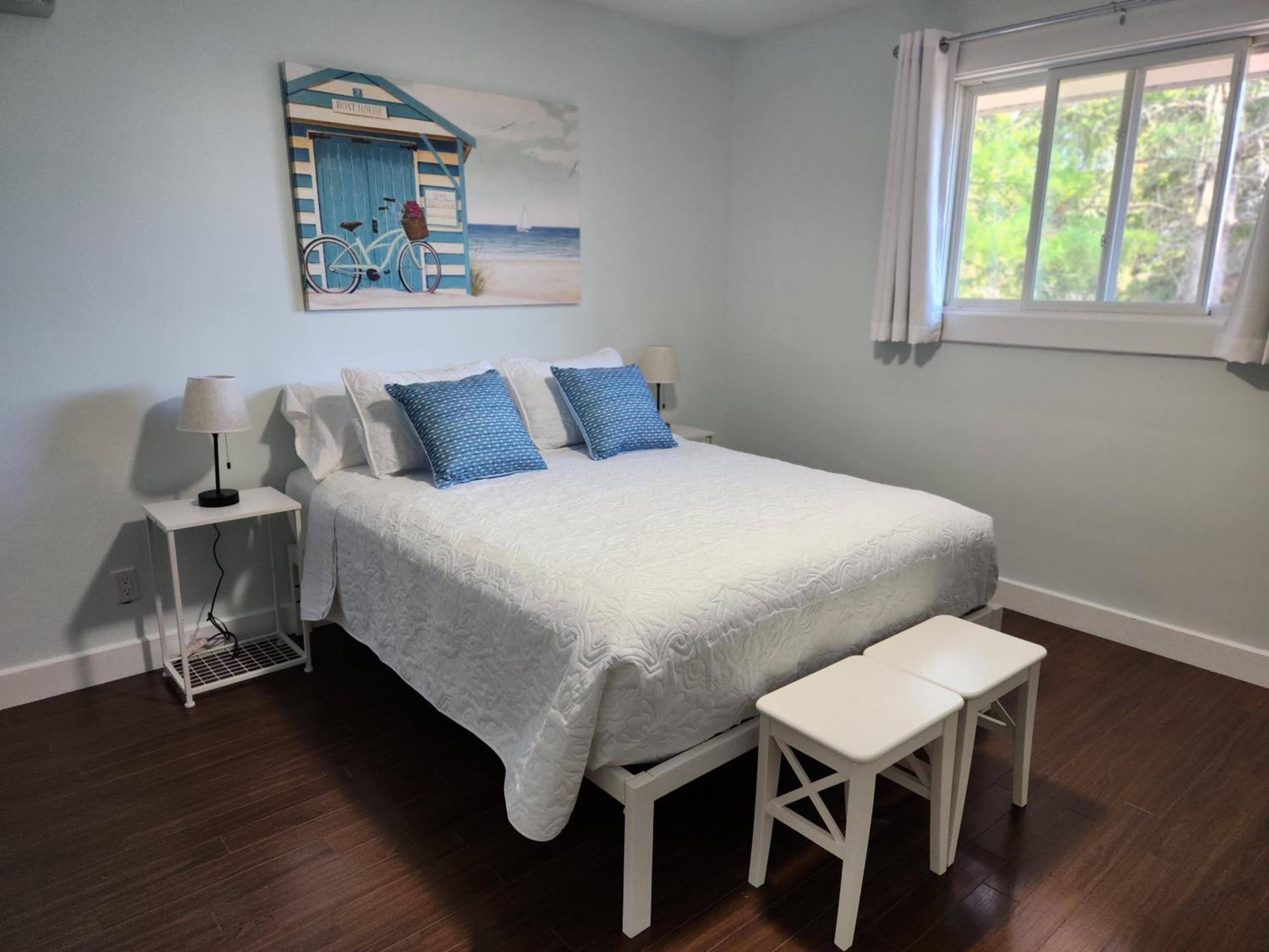 Three-Bedroom House photo 3