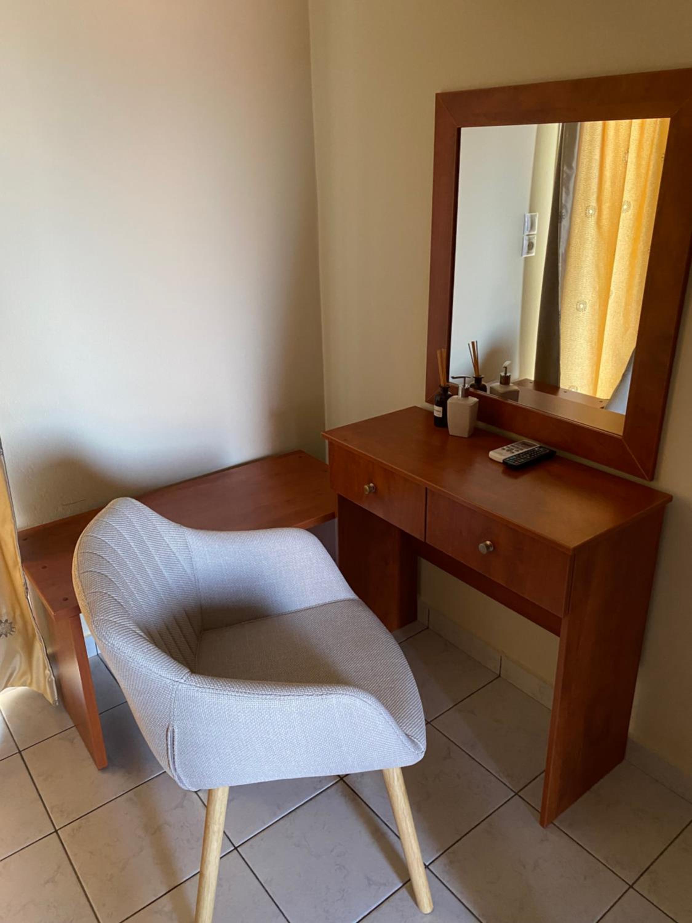 Standard Twin Room - Photo 9