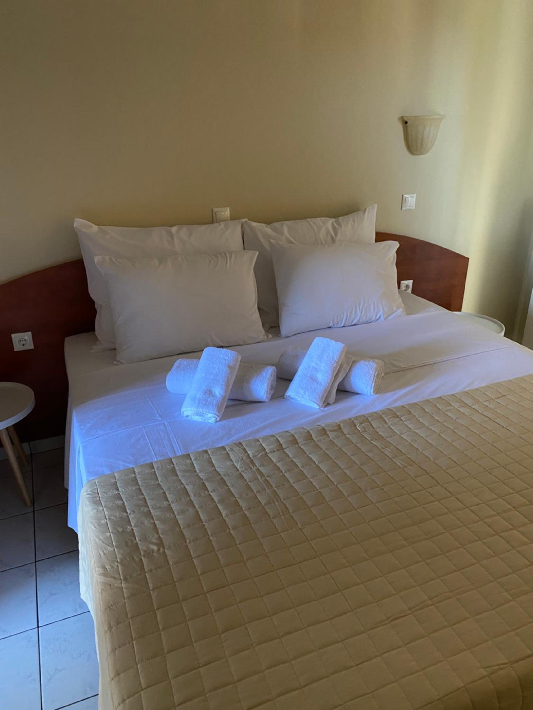 Standard Double or Twin Room - Photo 2