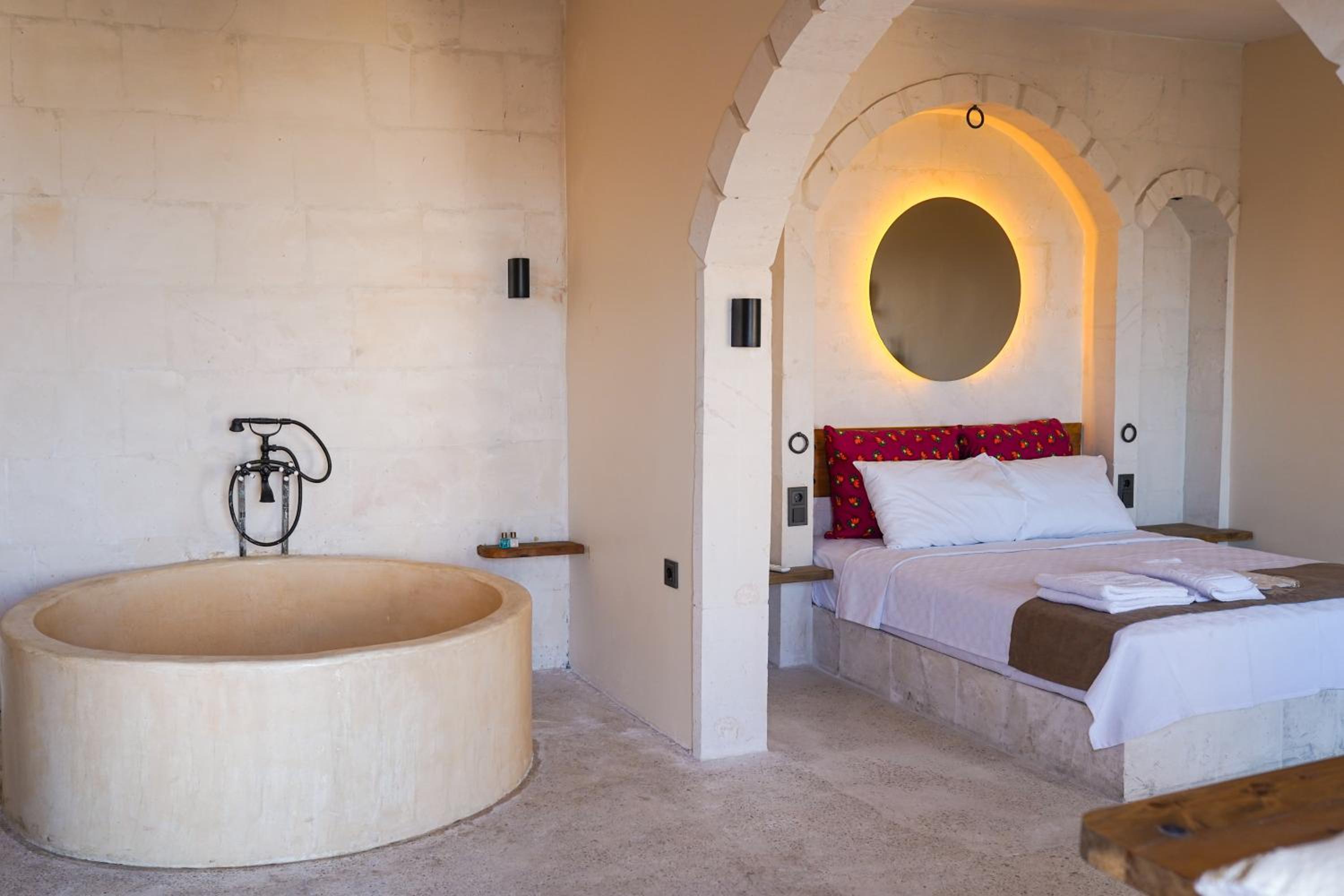 Deluxe Double Room with Balcony photo 1