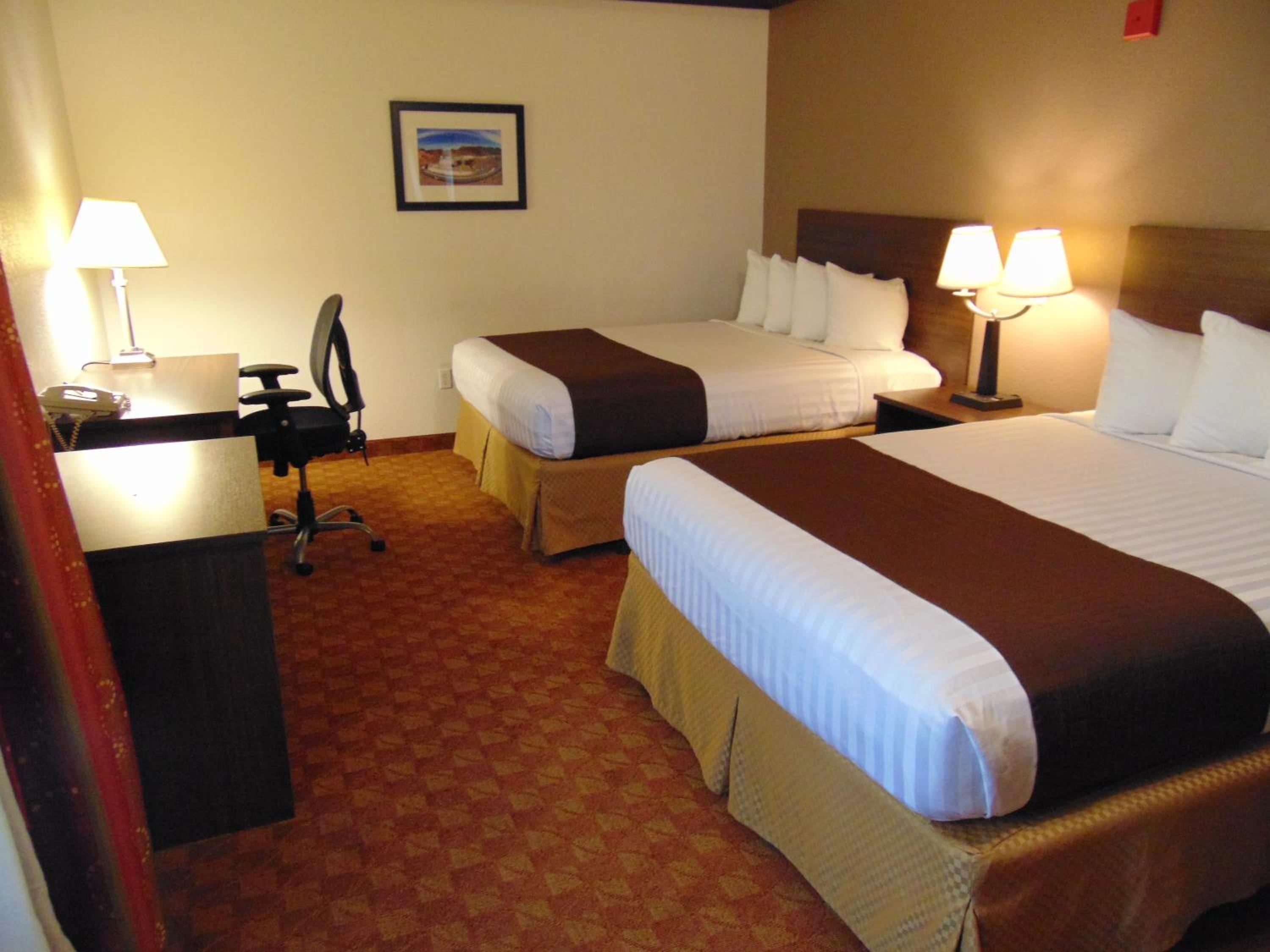 Two-Room Suite with One King Bed and Two Queen Beds - Non-Smoking