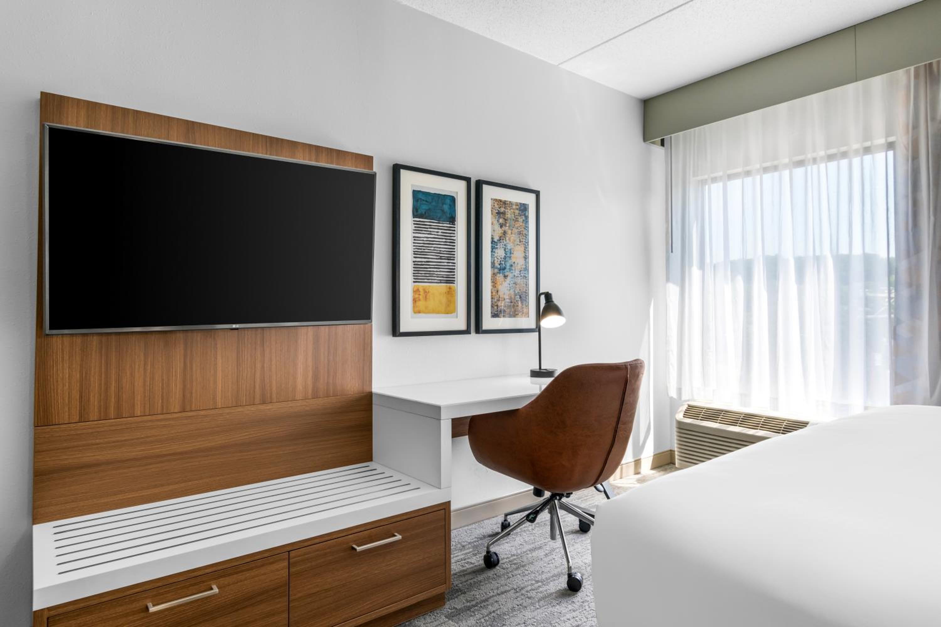King Room - Non-Smoking - Photo 2