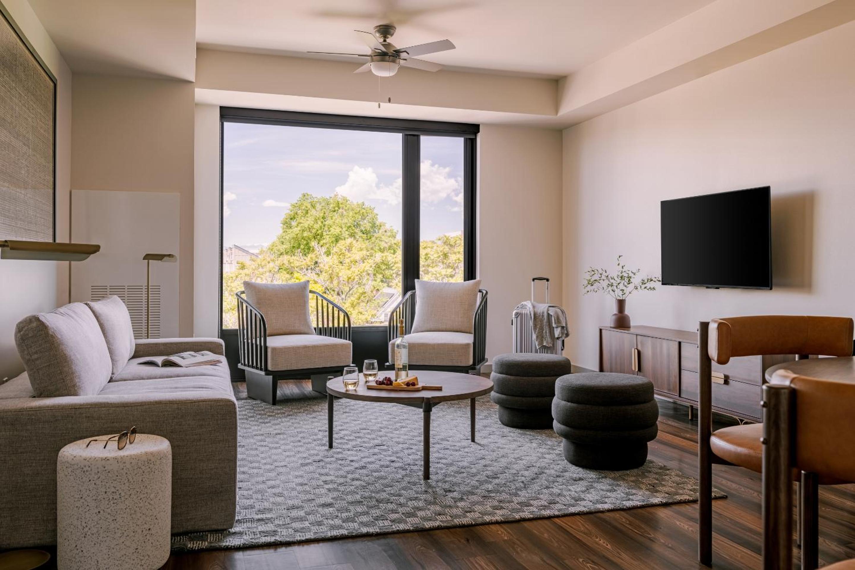 Apartment With Mountain View