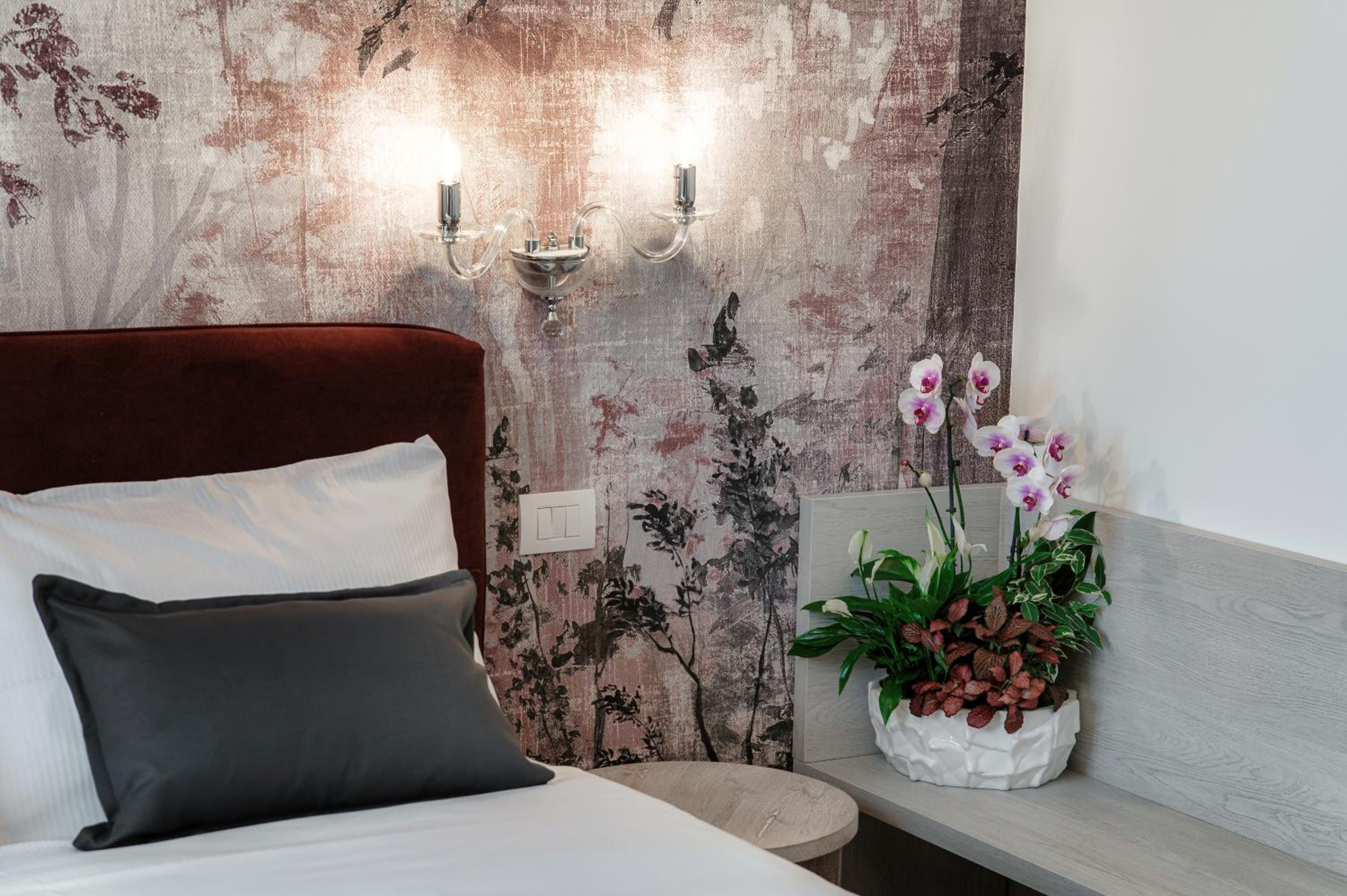 Deluxe Double Room with Balcony photo 3