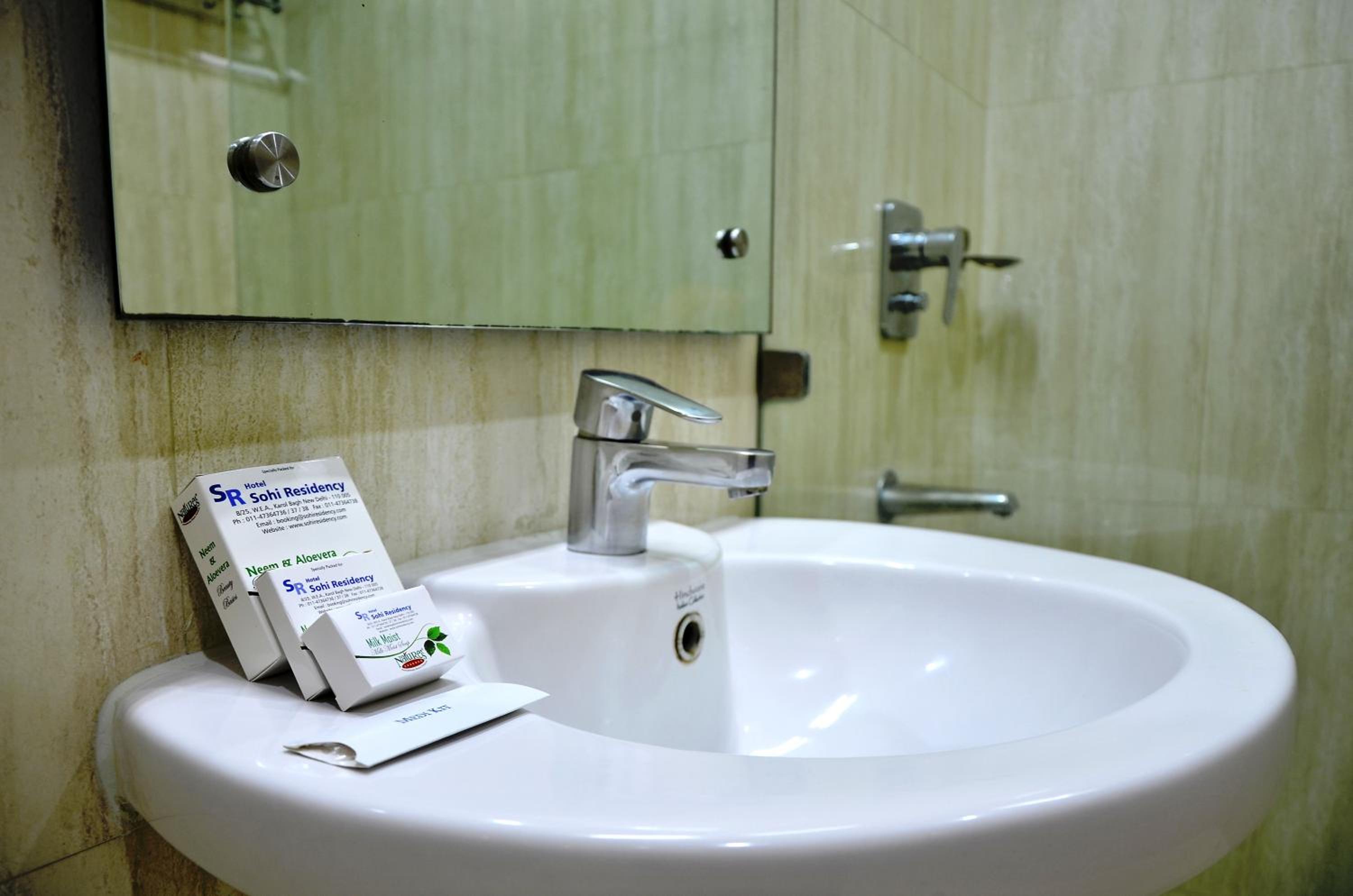 Standard Double or Twin Room - Photo 12