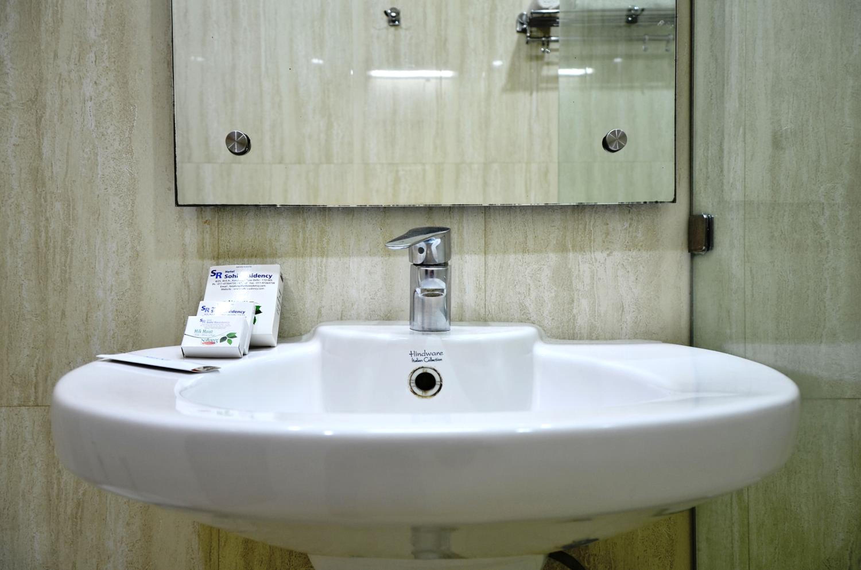 Standard Double or Twin Room - Photo 11