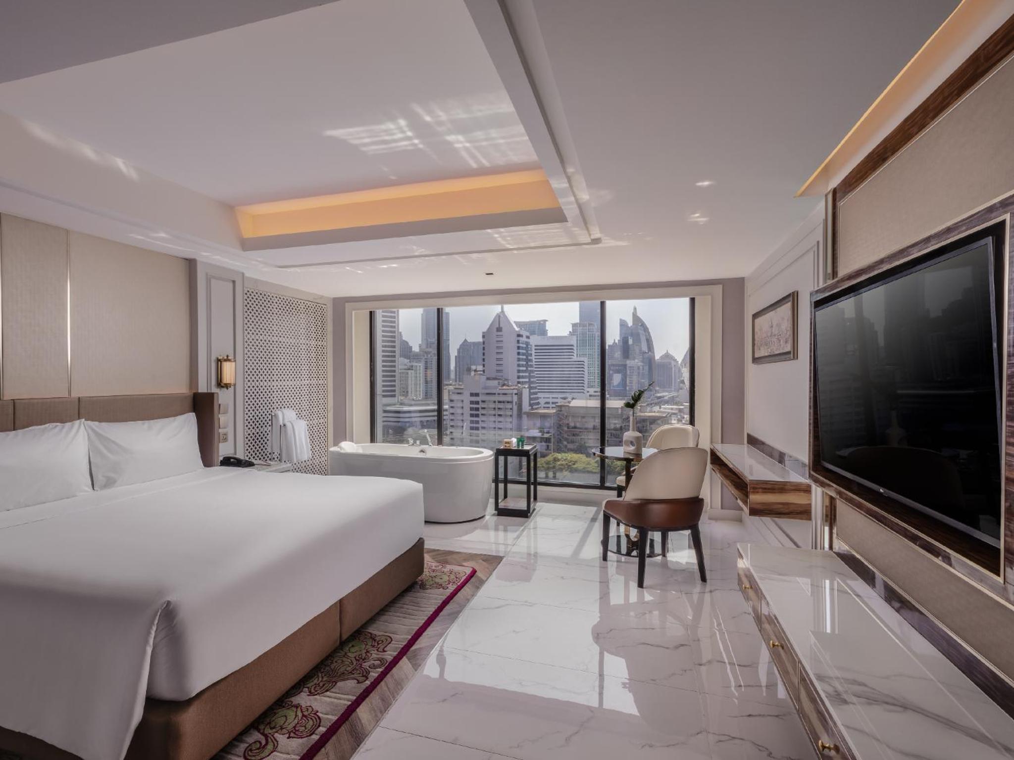 Jacuzzi Corner with Club Lounge Access photo 3