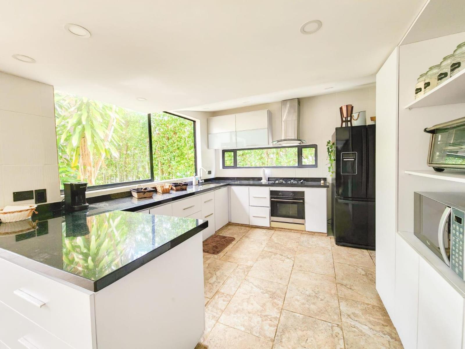 Four-Bedroom House photo 2