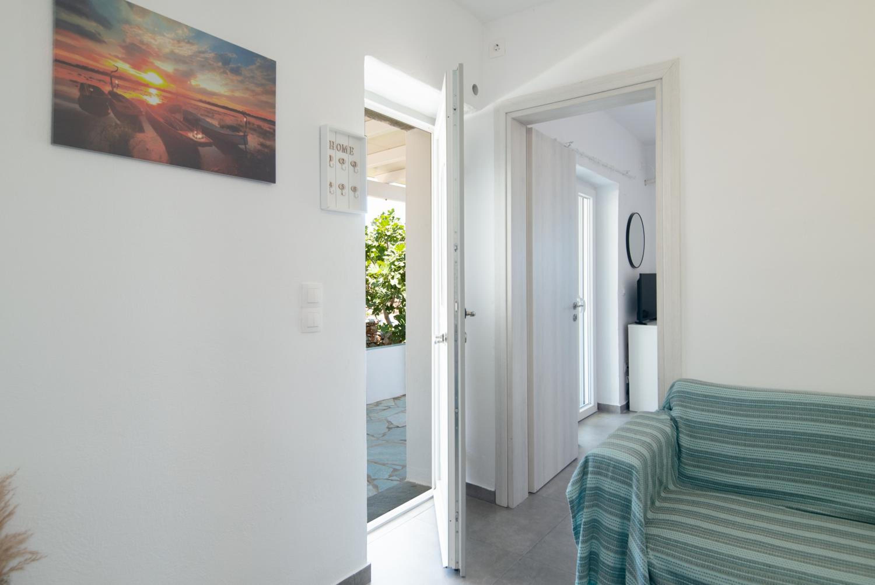One-Bedroom House photo 1