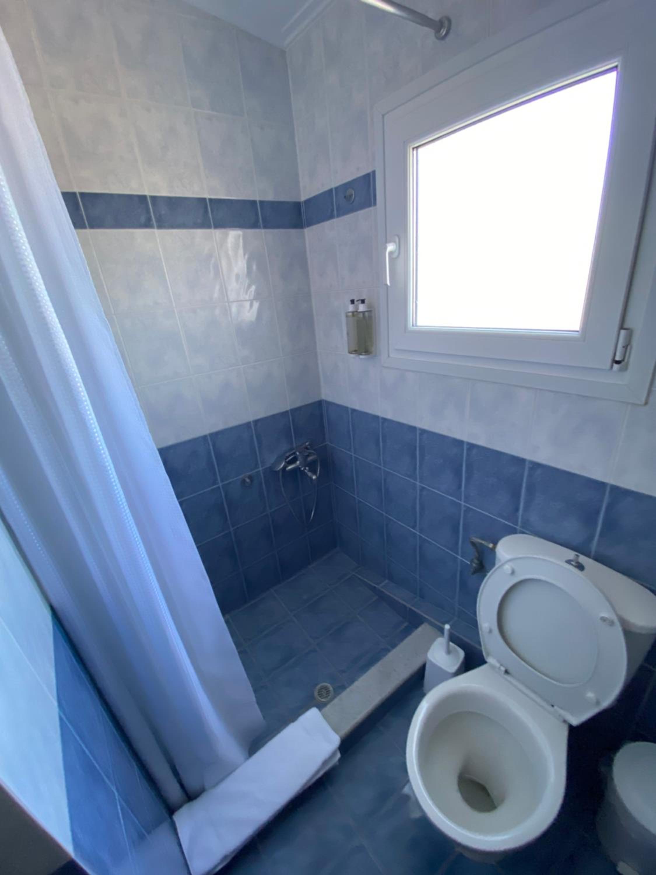 Standard Twin Room - Photo 14