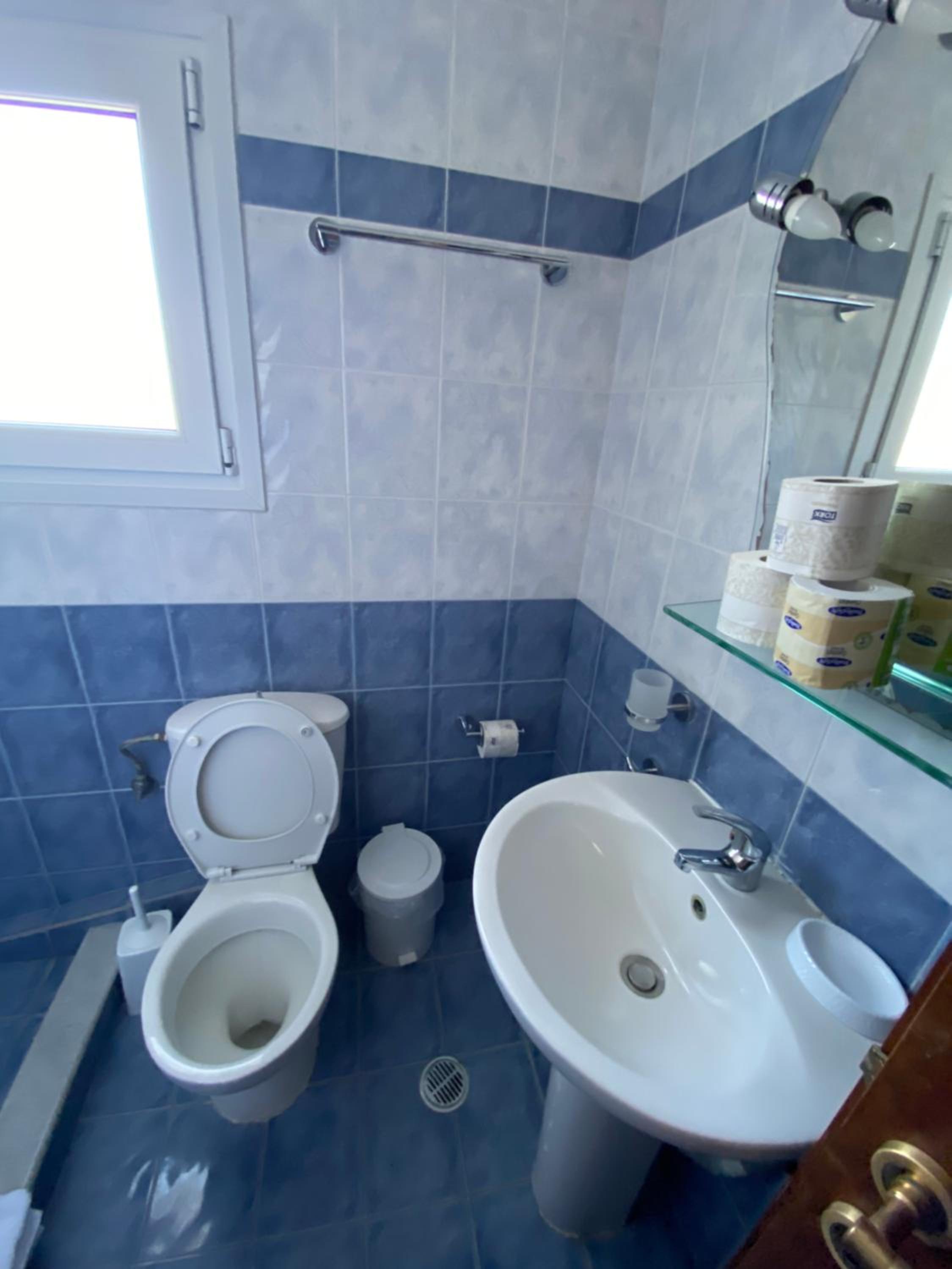 Standard Twin Room - Photo 13