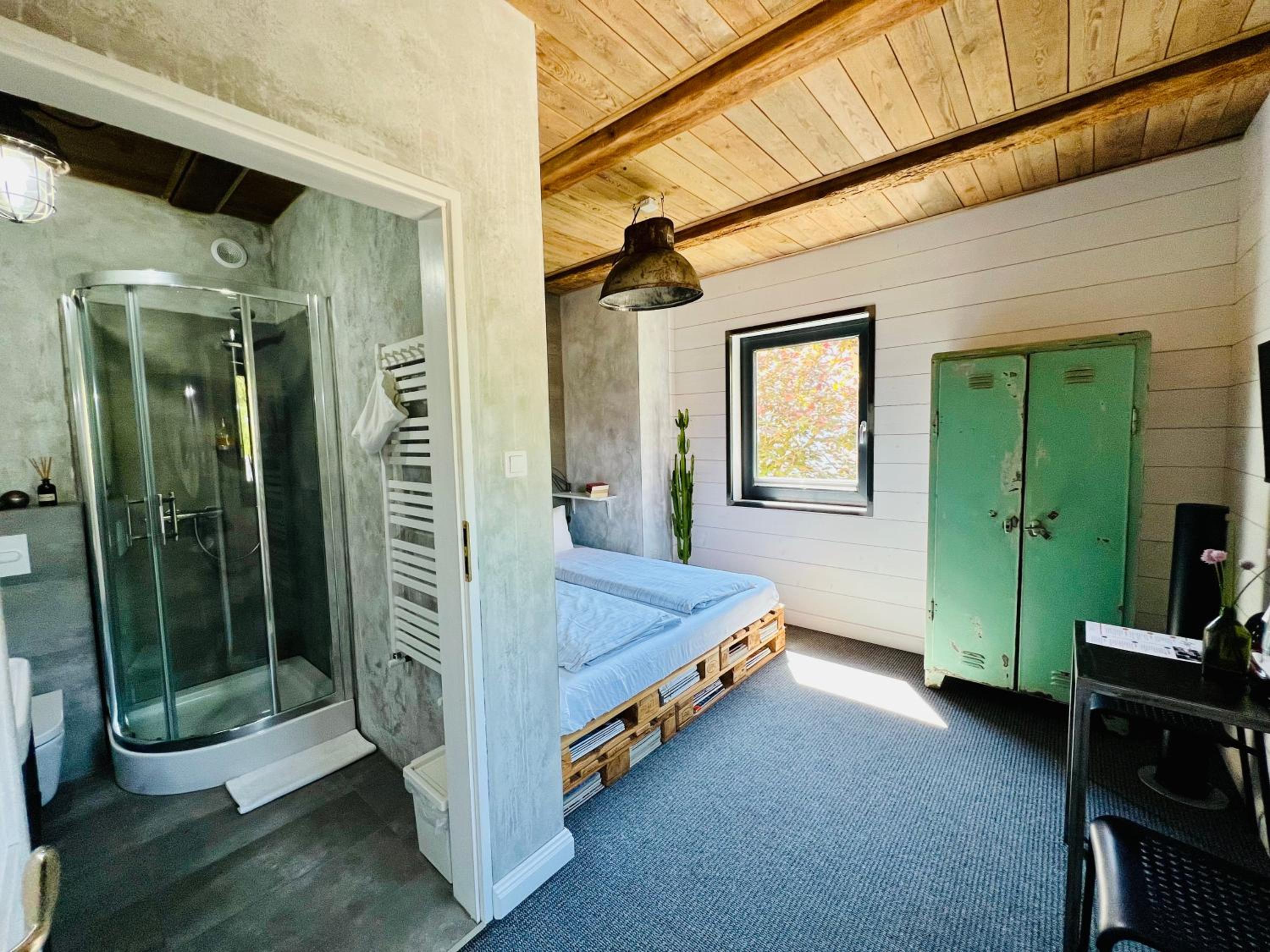 Standard King Room - Photo 1