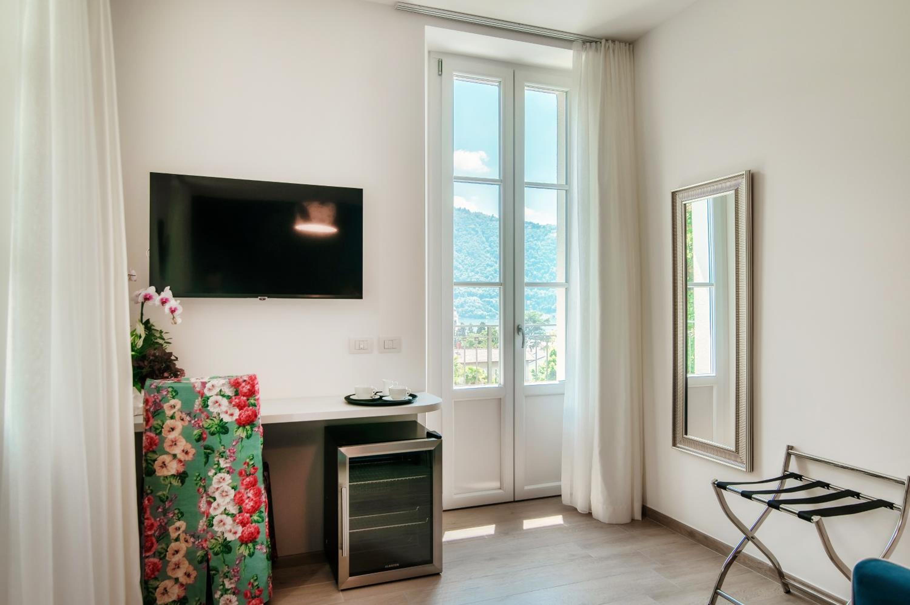 Quadruple Room with Lake View photo 2