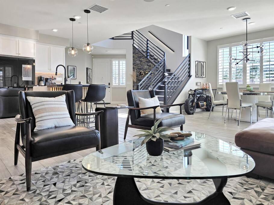 Five-Bedroom House photo 1