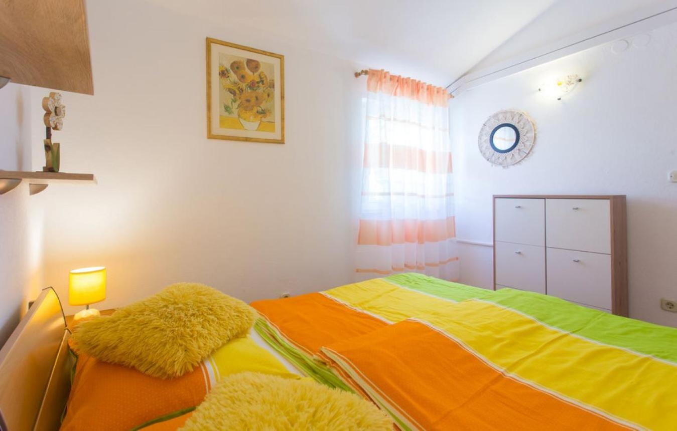 Five-Bedroom House photo 1