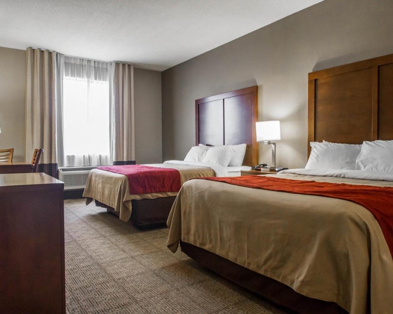 Queen Room with Two Queen Beds - Non-Smoking - Photo 1