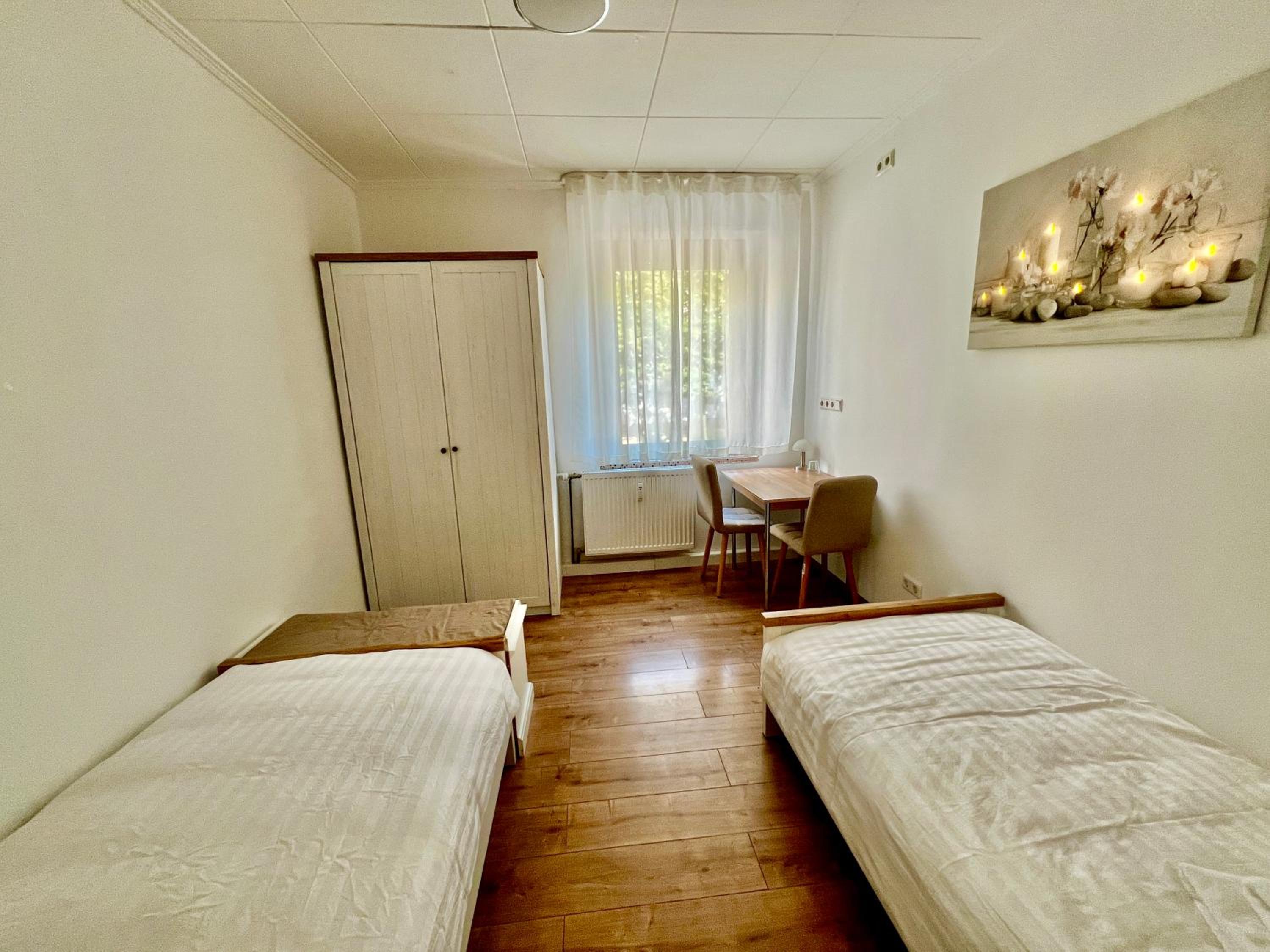 Standard Twin Room with Shared Bathroom photo 2