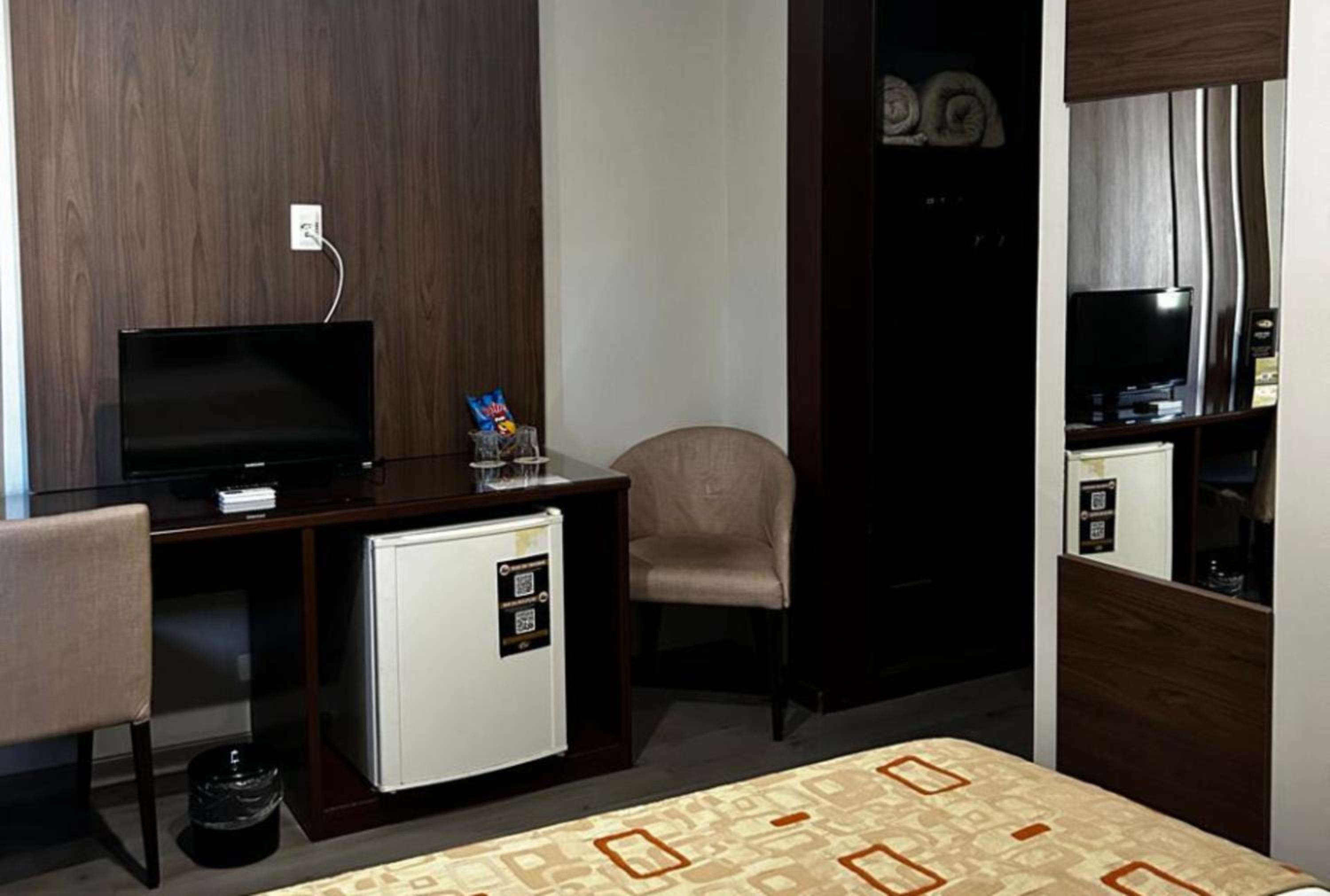 Superior Room - Class A - Queen Bed photo 2