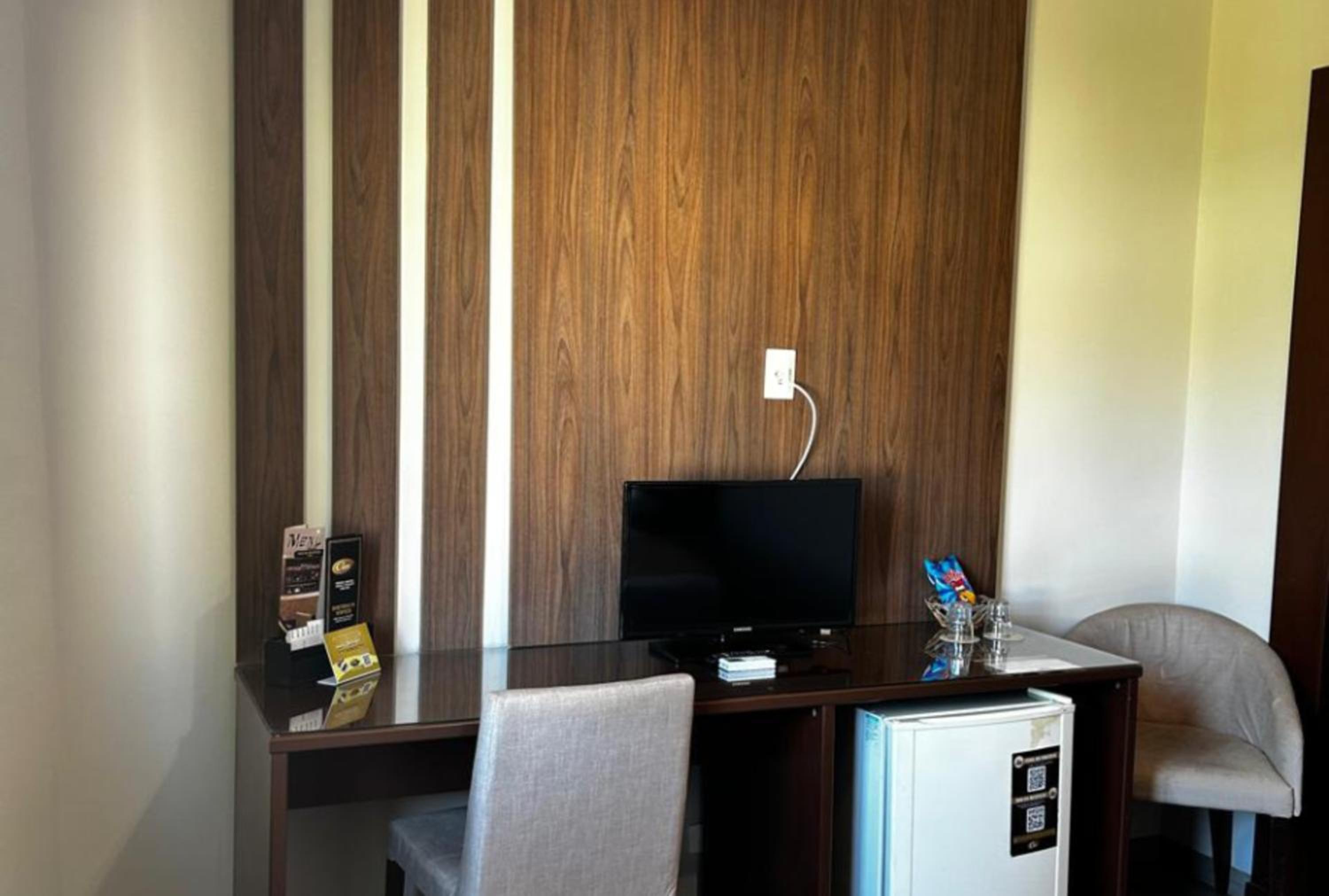 Superior Room - Class A - Queen Bed photo 3