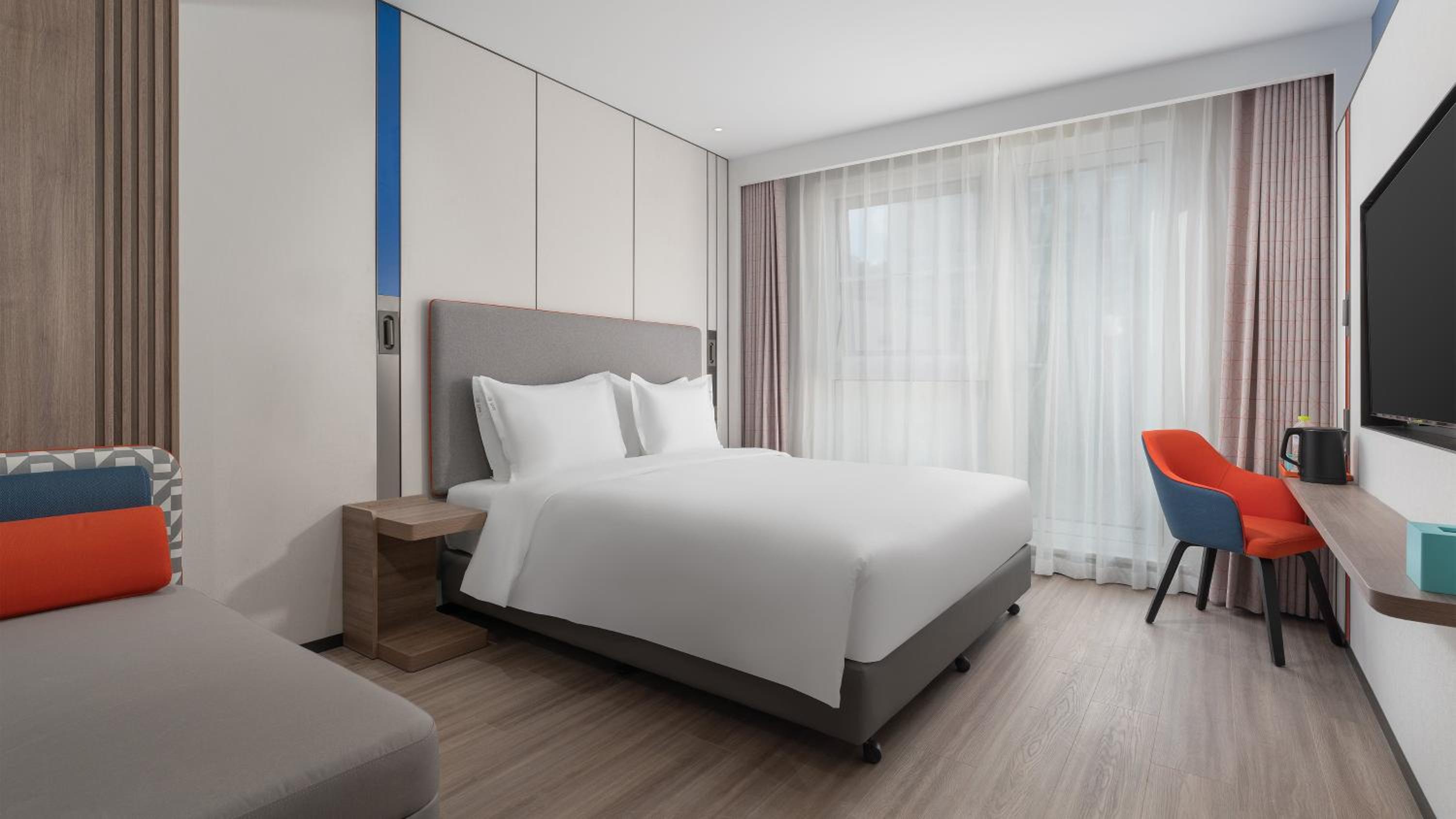 Standard King Room with Balcony photo 3