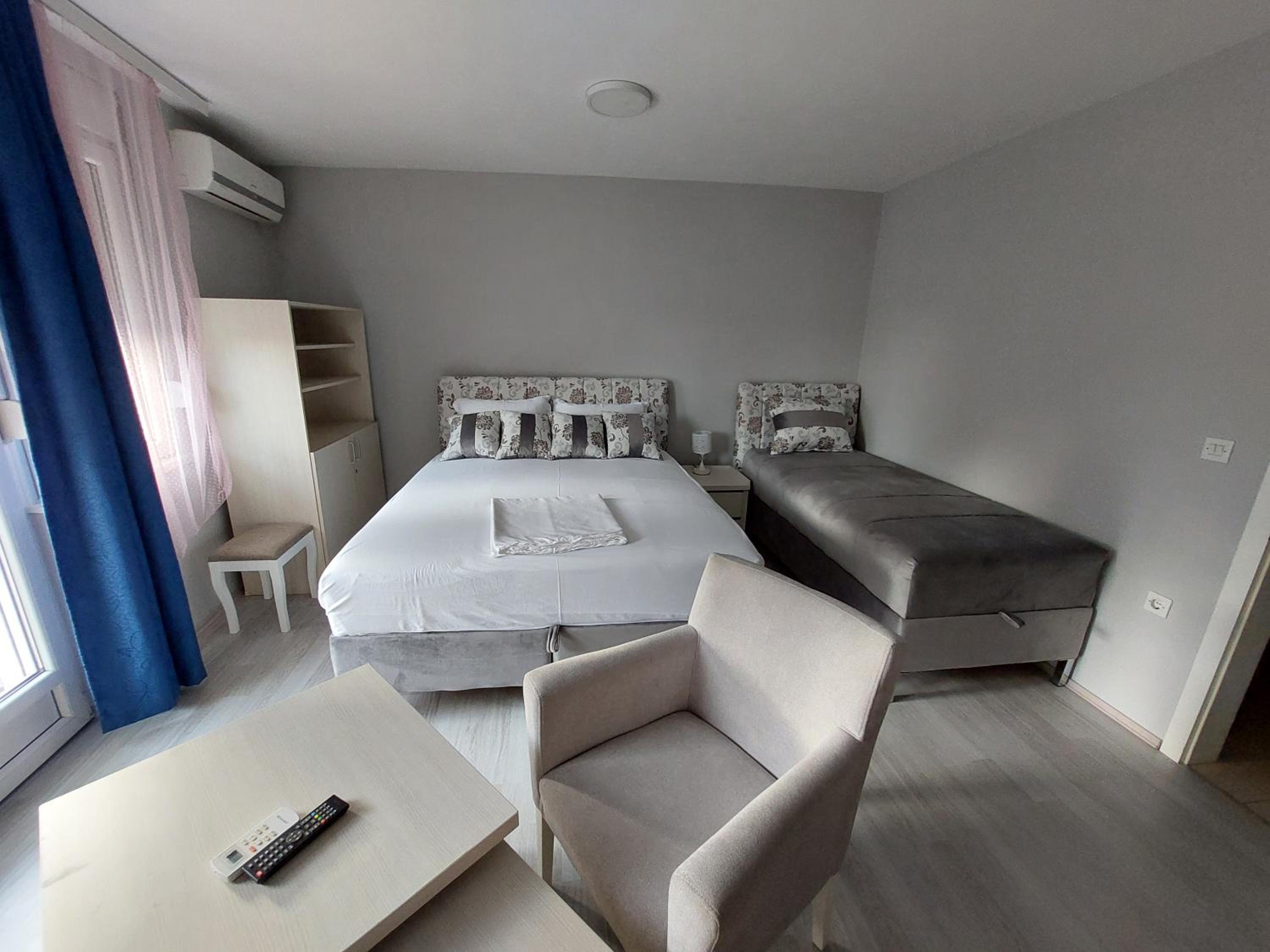 One-Bedroom Apartment photo 3