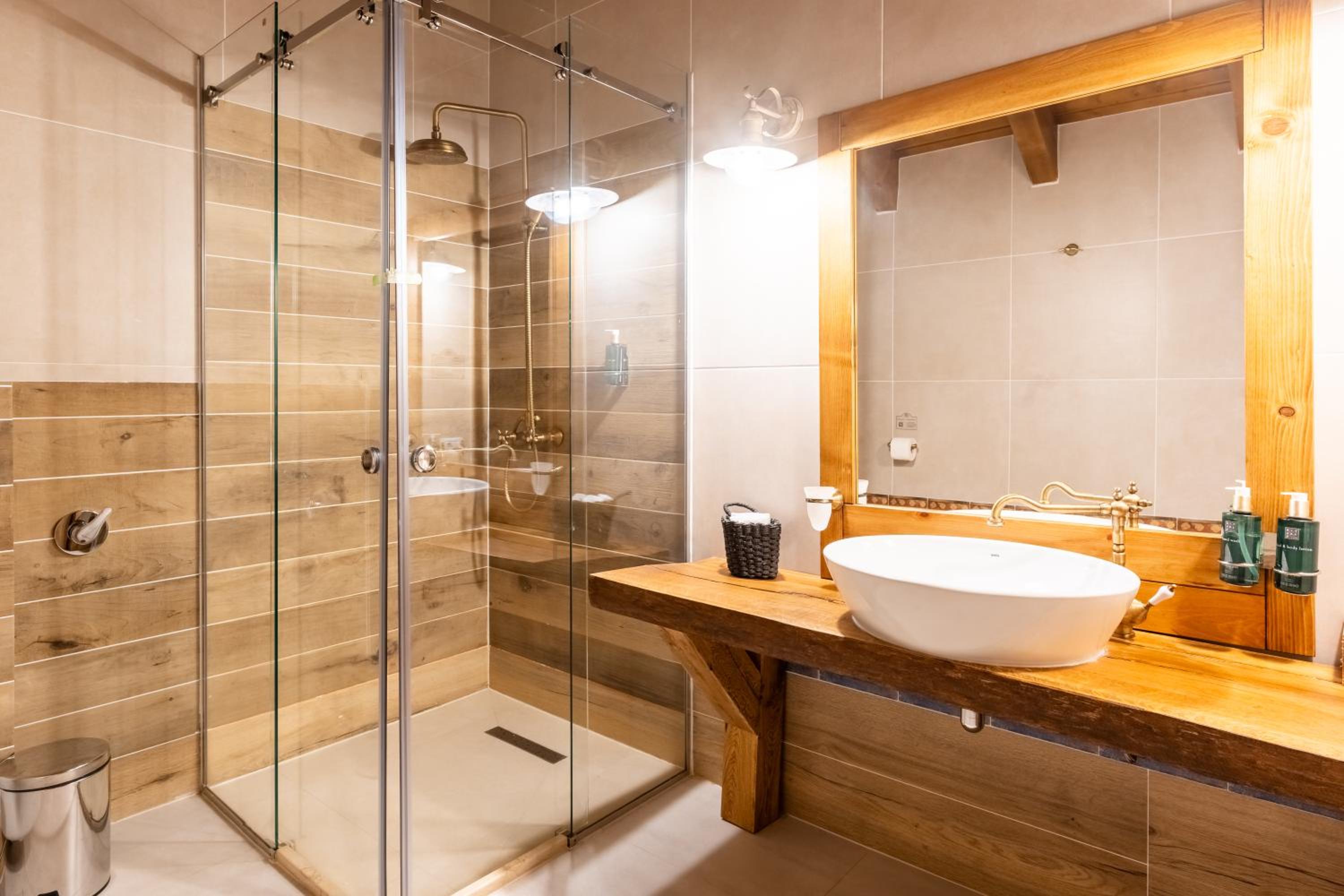 Superior Double Room - Photo 8