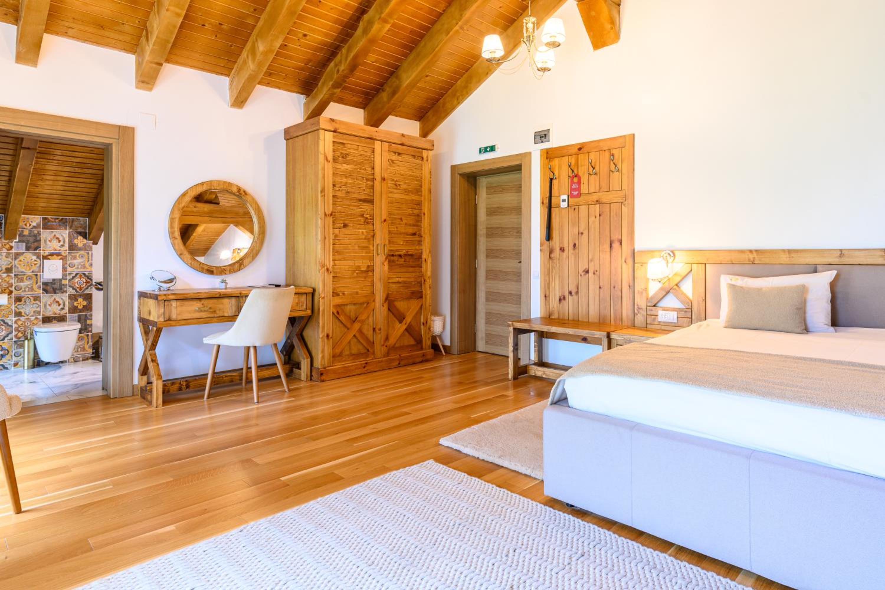 Deluxe Double Room with Balcony - Photo 5