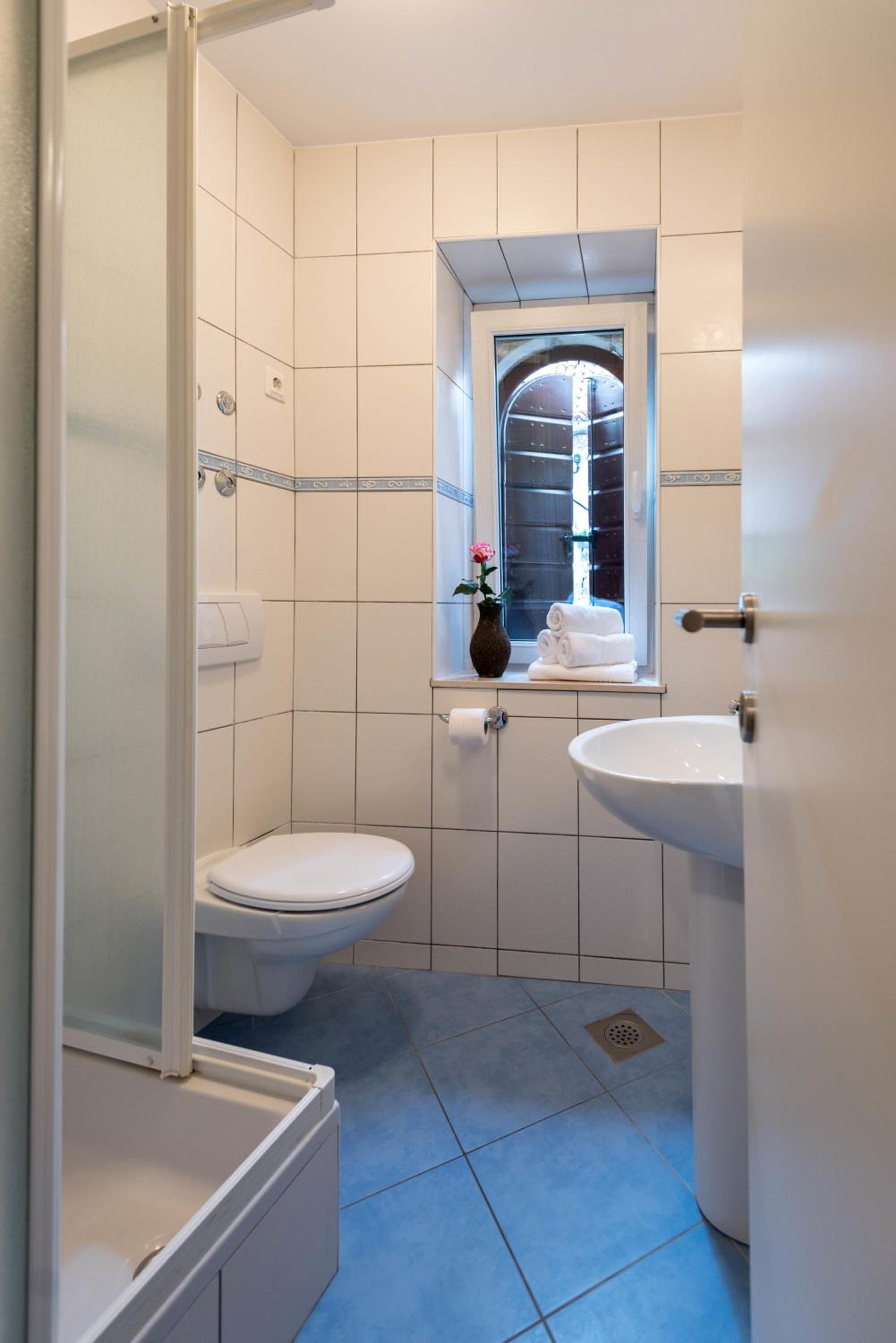 Standard Double Room - Photo 34
