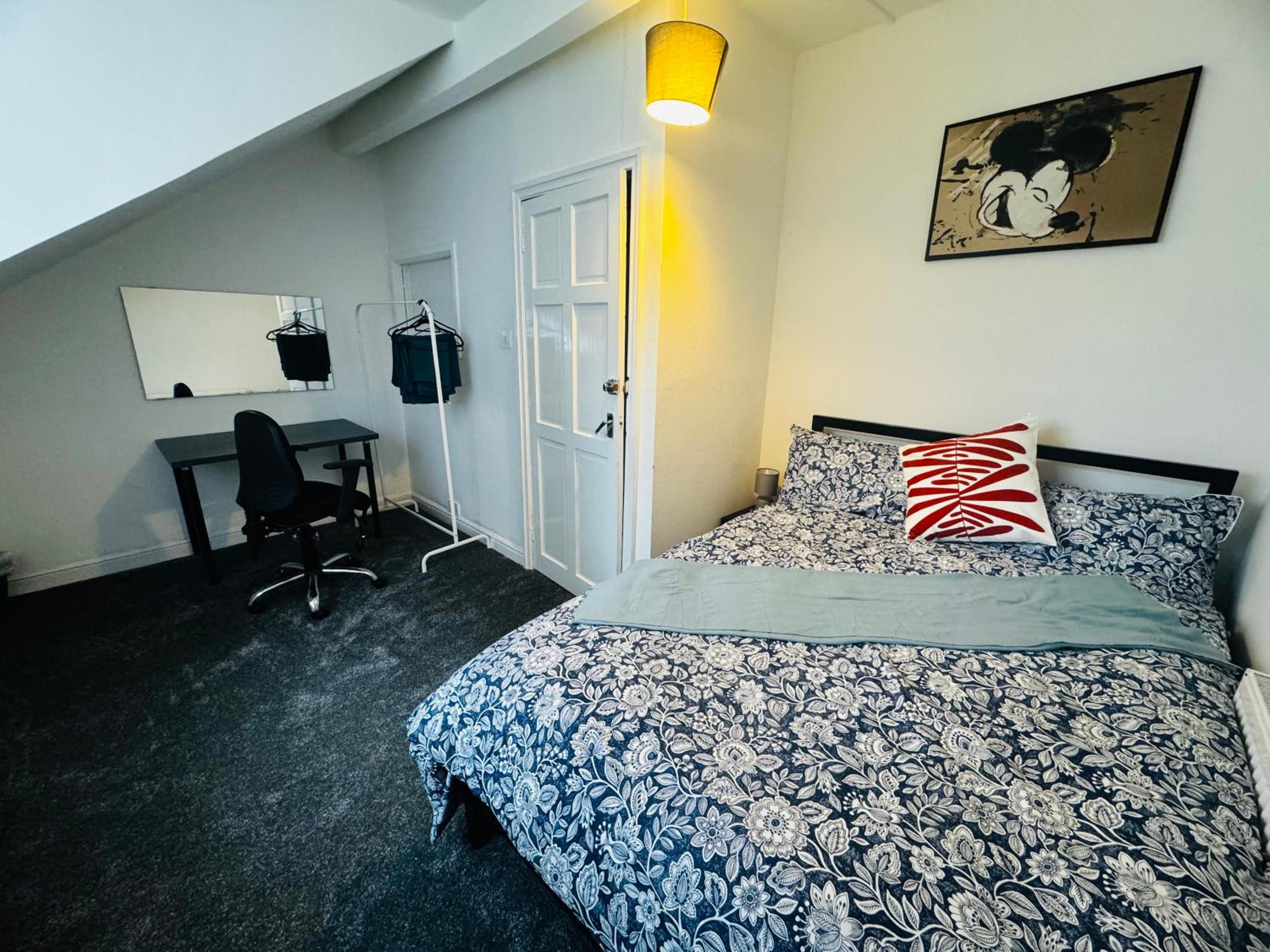 Double Room With Shared Bathroom photo 1