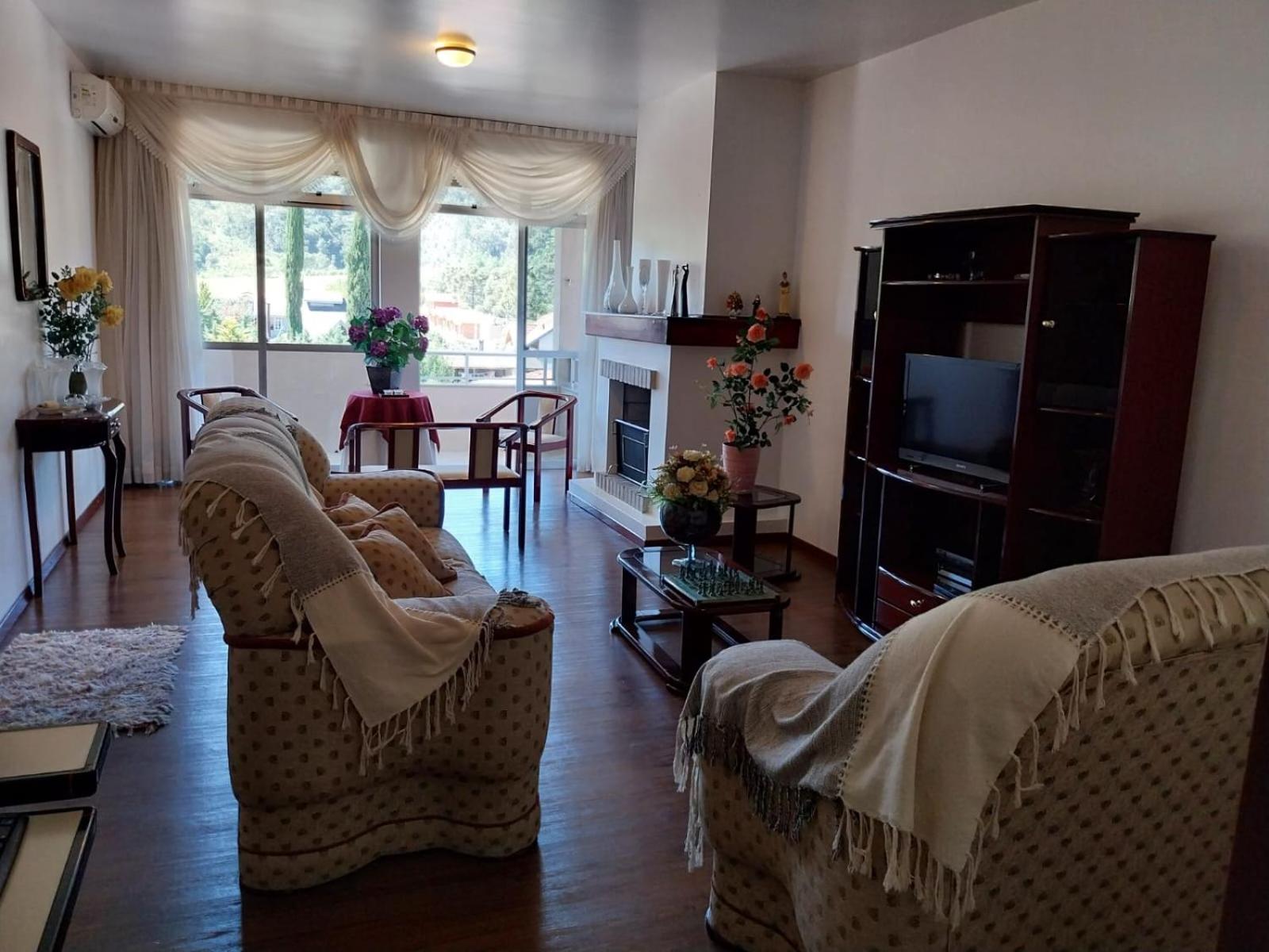 Two-Bedroom Deluxe Apartment with Balcony photo 1