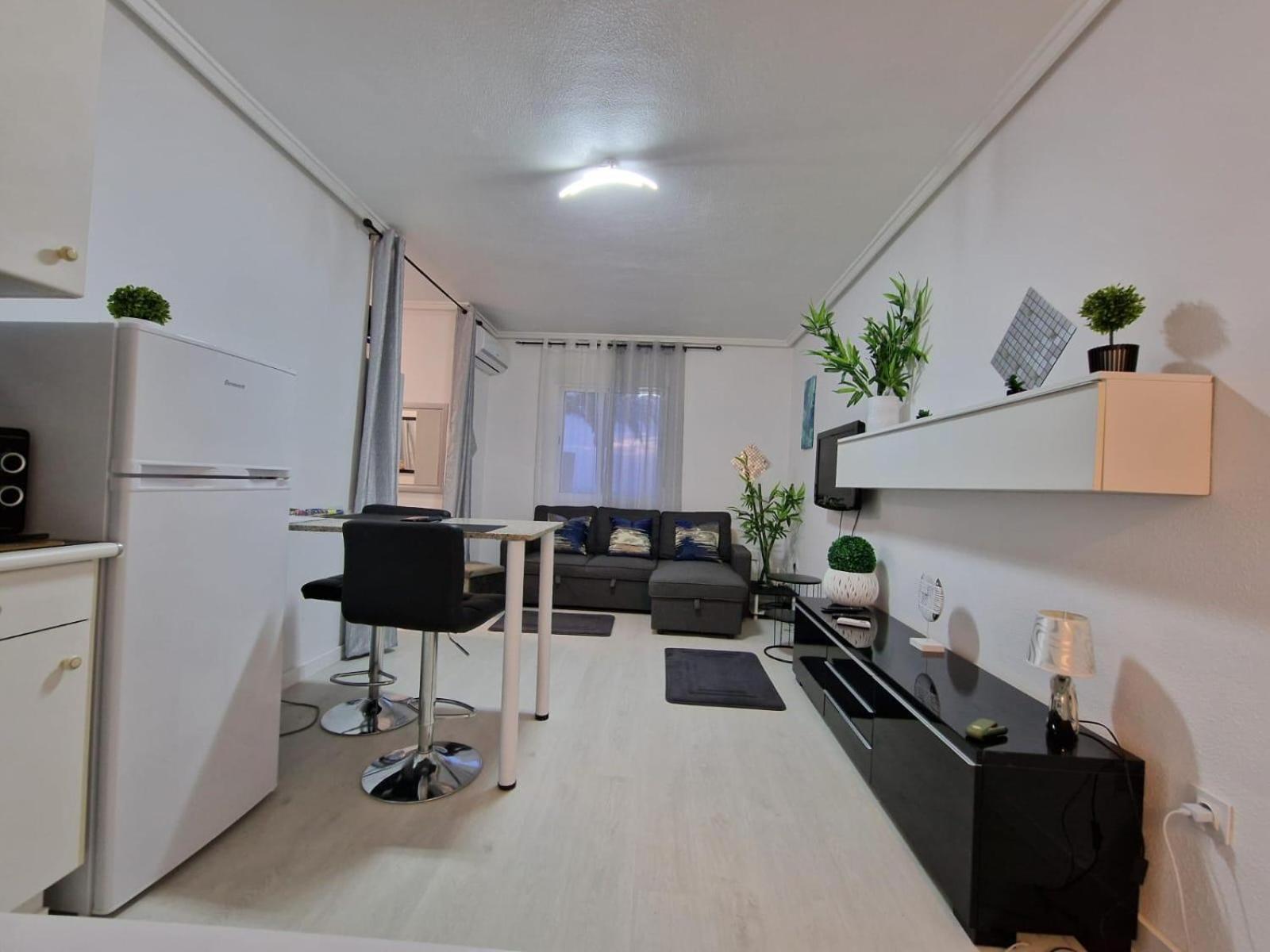 One-Bedroom Apartment photo 3