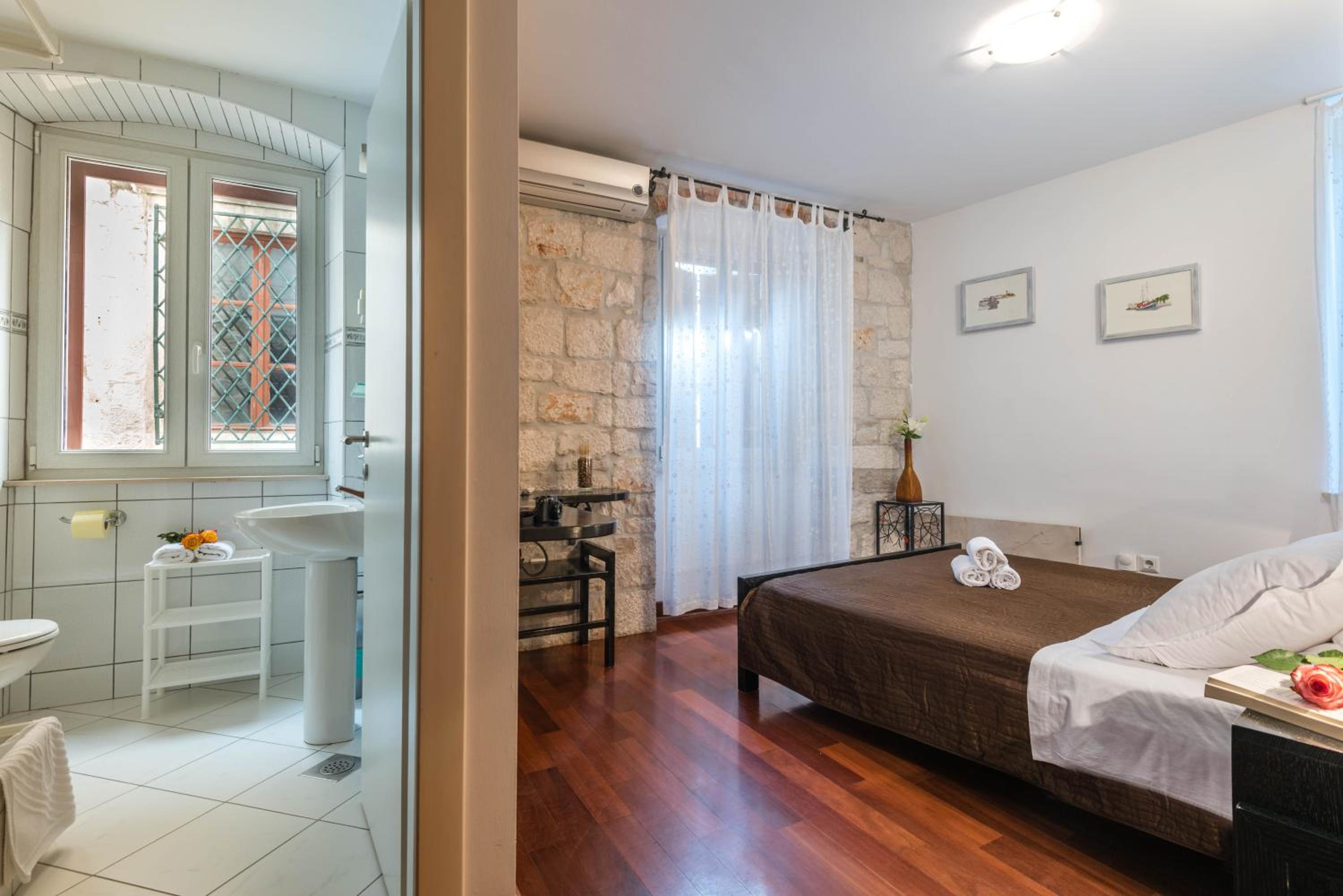 Standard Double Room - Photo 37