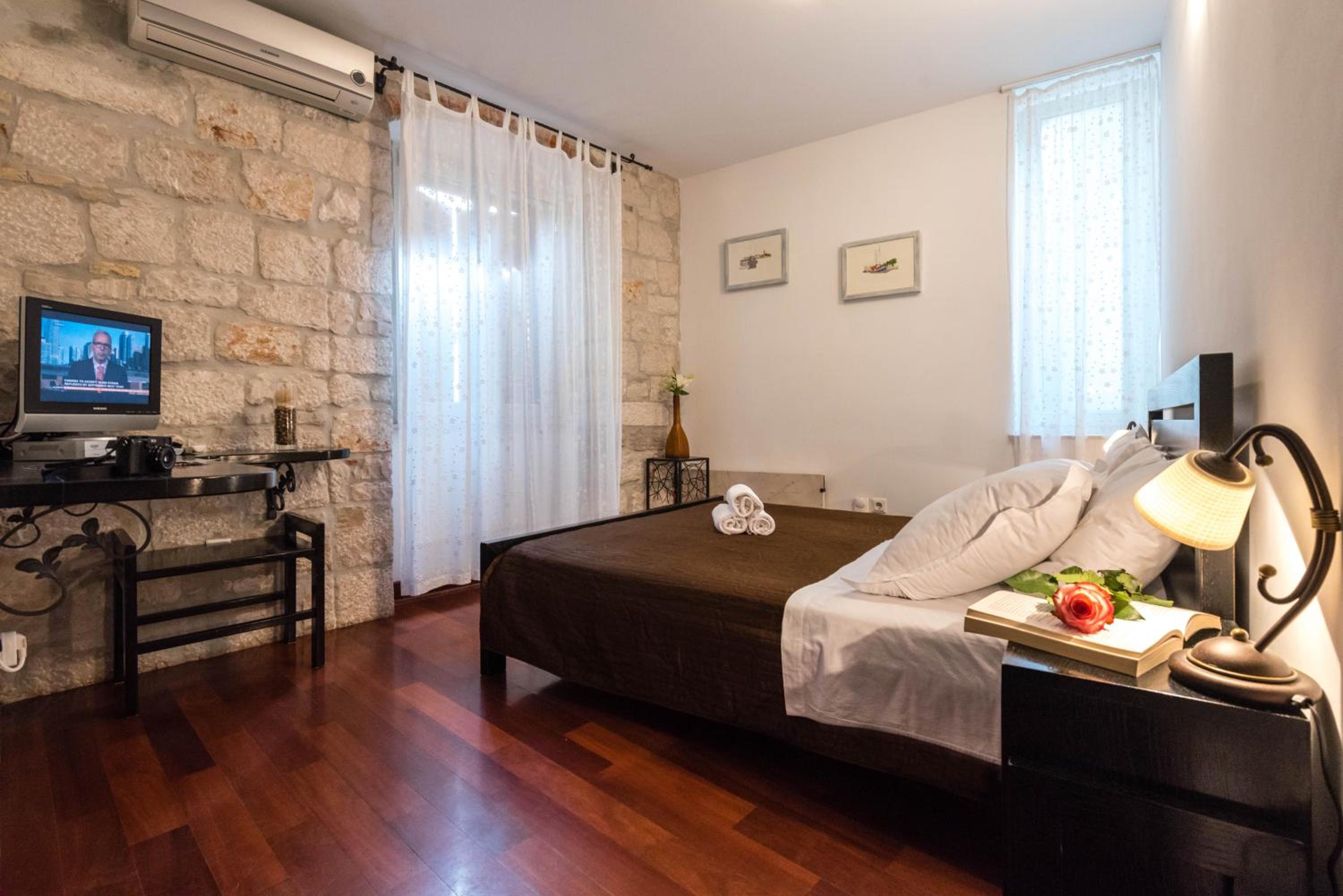 Standard Double Room - Photo 26