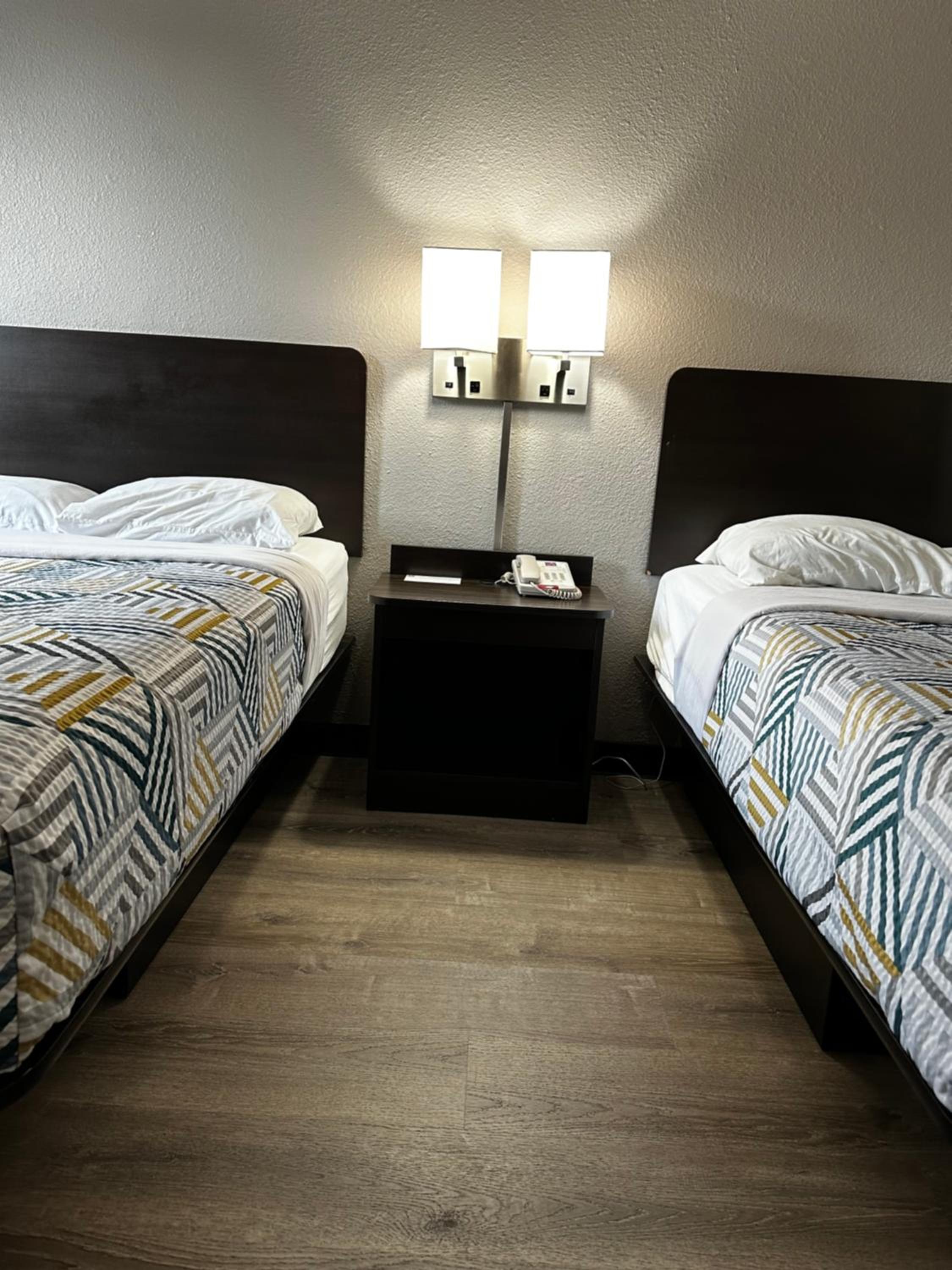 Quadruple Room - Disability Access - Photo 4