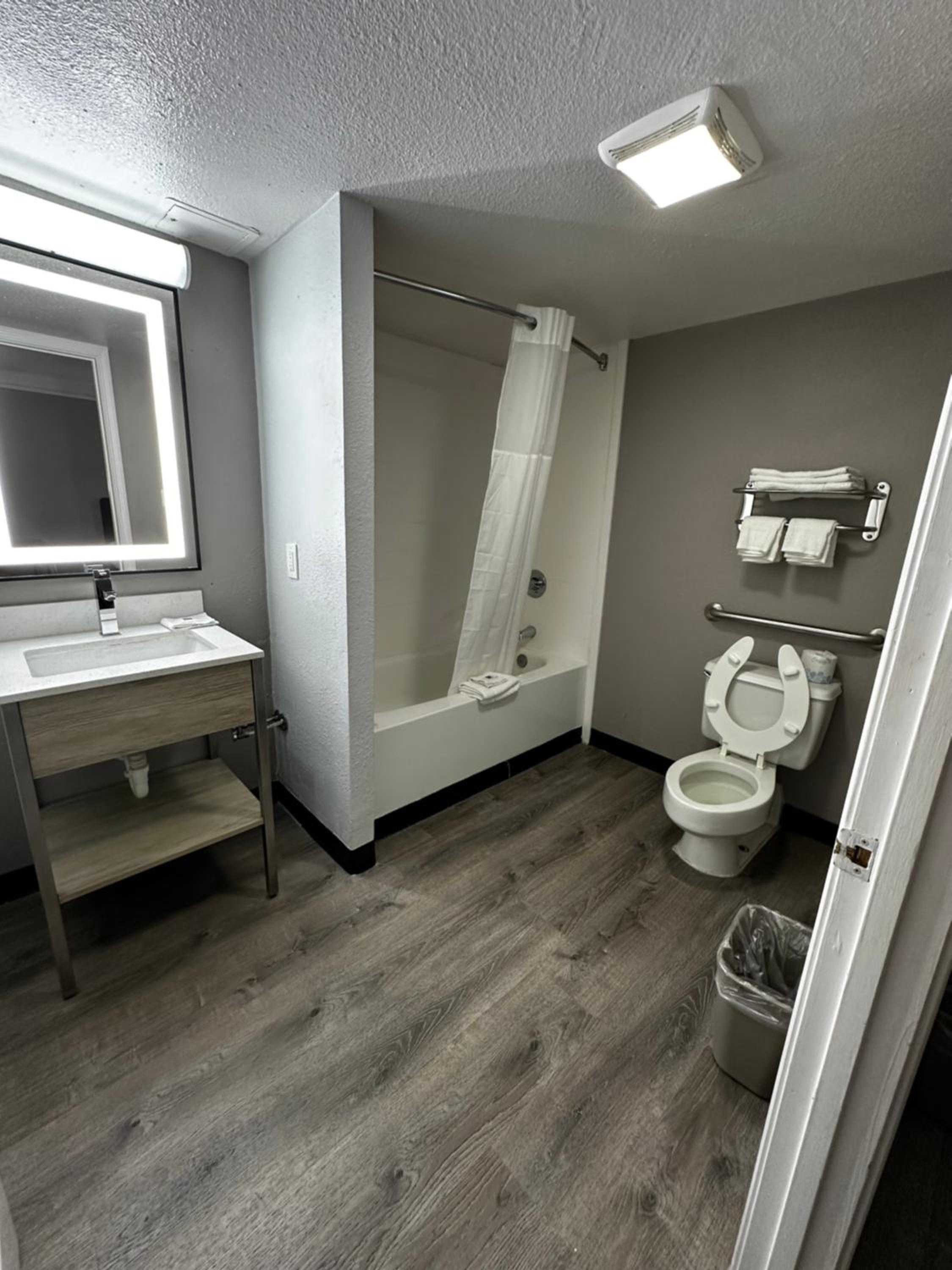 King Room - Disability Access - Photo 2