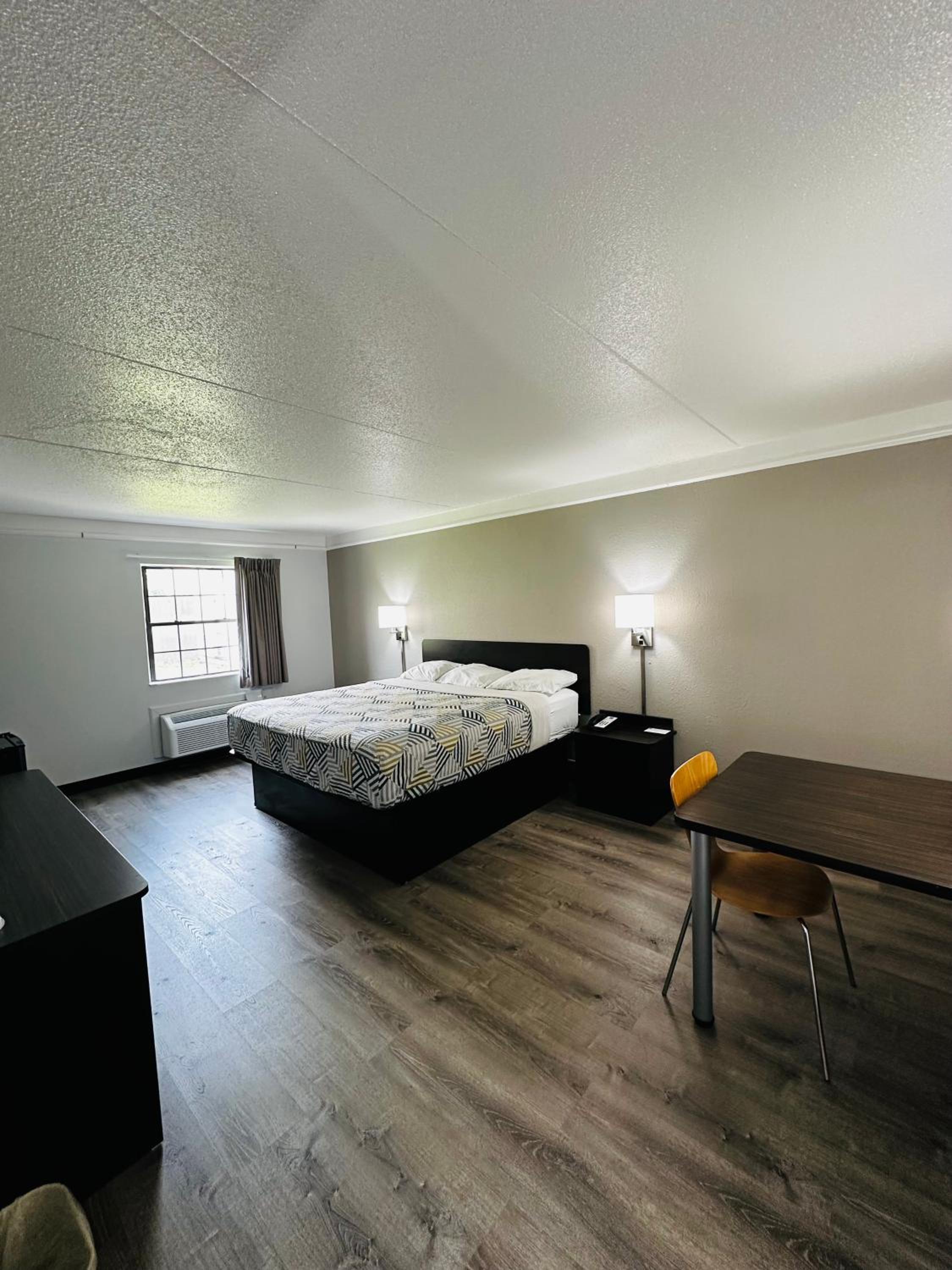 King Room - Disability Access - Photo 4